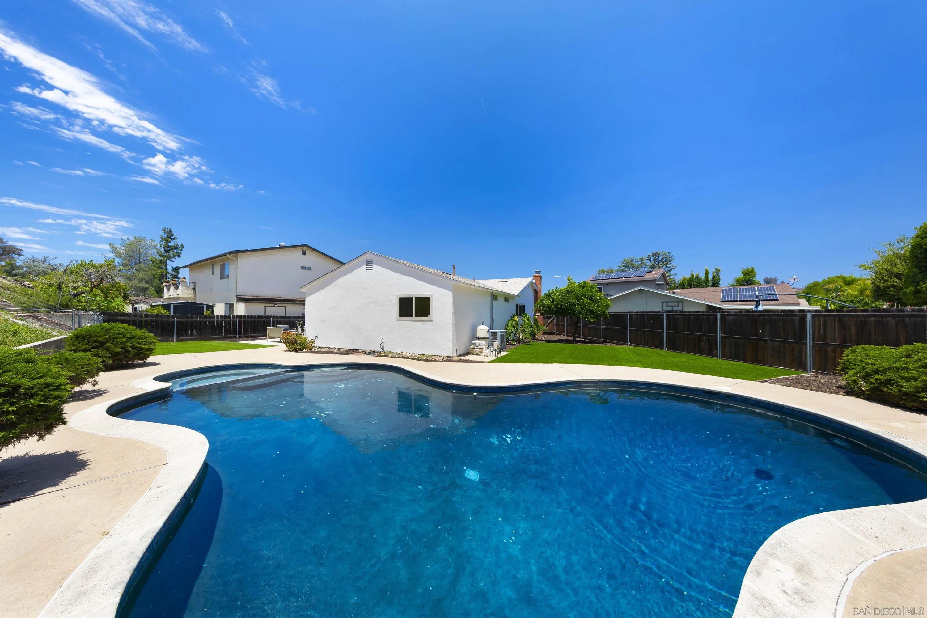 https://cdn.realtyfeed.com/cdn/127/260014618/e3ded3c9ebc9b43996b23f5f32ad8b81.webp