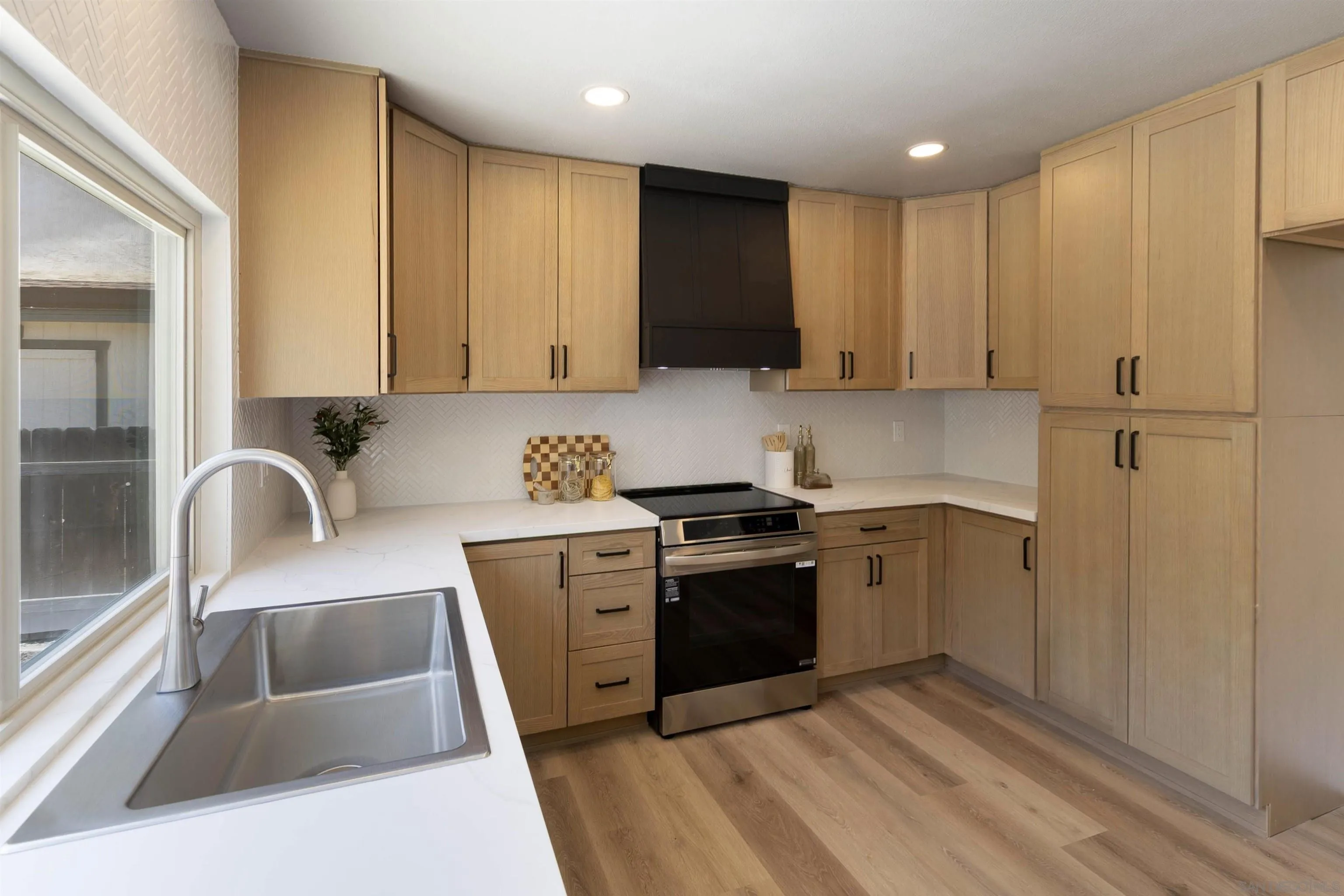https://cdn.realtyfeed.com/cdn/127/260014618/fb4ecb62534438853326584f6c960df3.webp