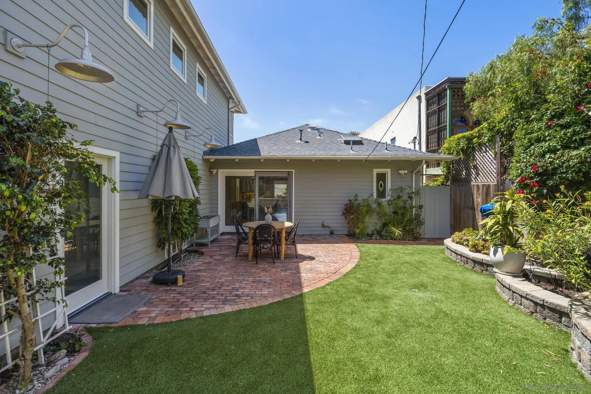 https://cdn.realtyfeed.com/cdn/127/260014619/0e4fc920e2946e683759700effb875d9.webp