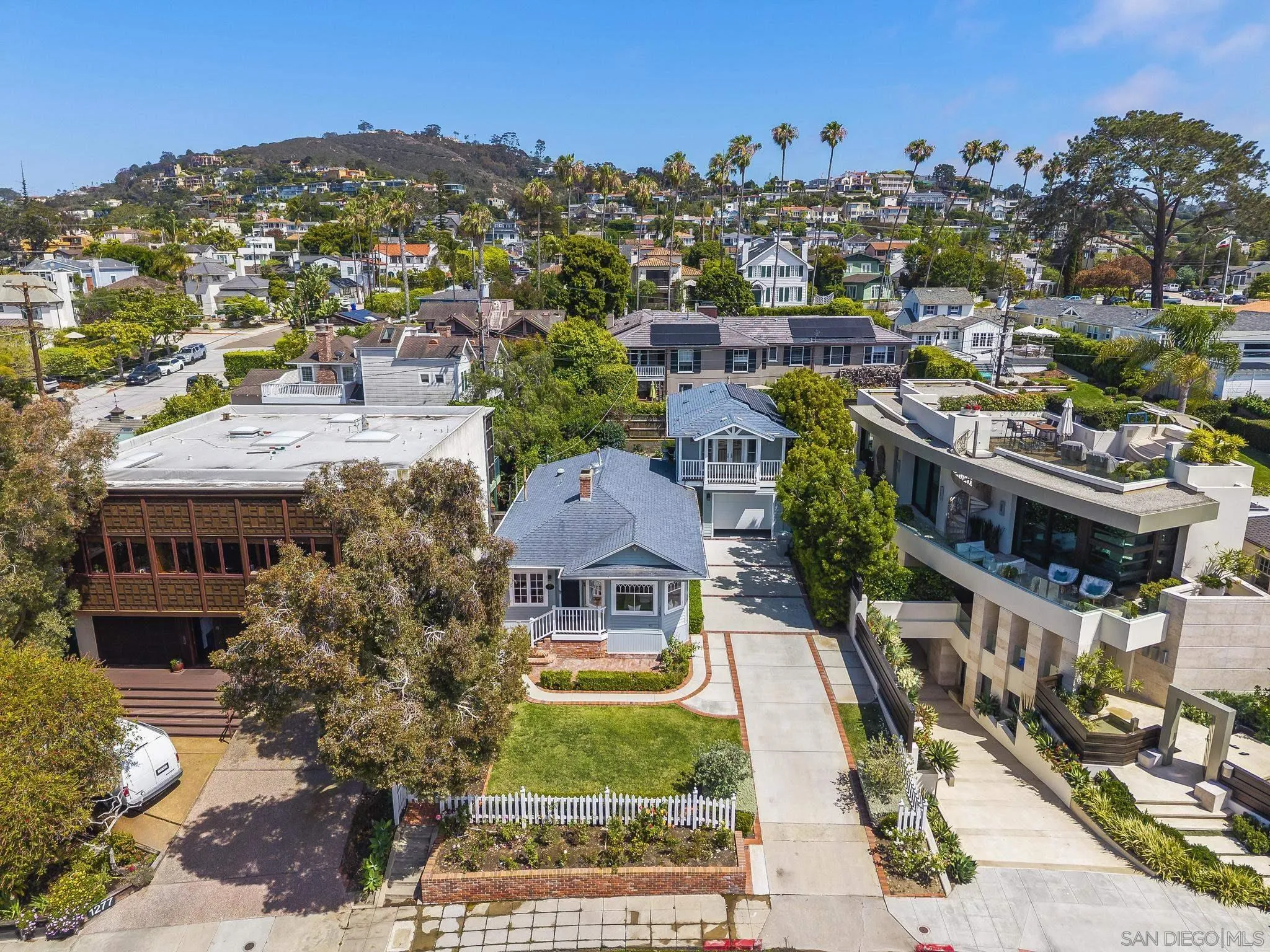 https://cdn.realtyfeed.com/cdn/127/260014619/20b90ec0afb7fb42552357e6bdaf30f3.webp