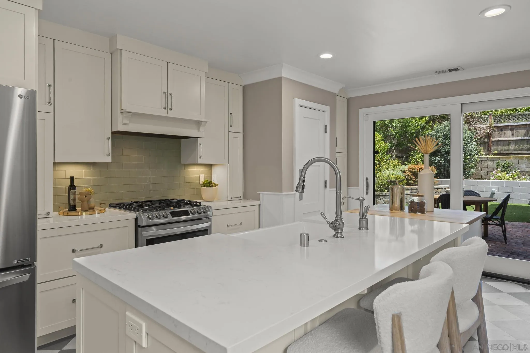 https://cdn.realtyfeed.com/cdn/127/260014619/2480932a38d68f3c0075af73cf152459.webp