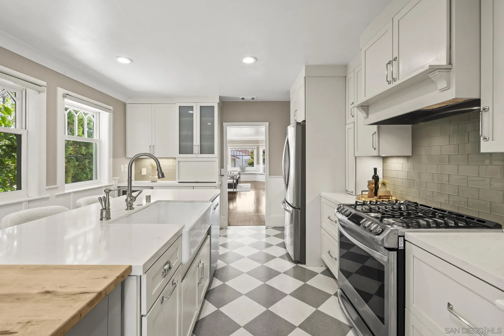 https://cdn.realtyfeed.com/cdn/127/260014619/2ced19d88f3cee146822a63b57386bc4.webp