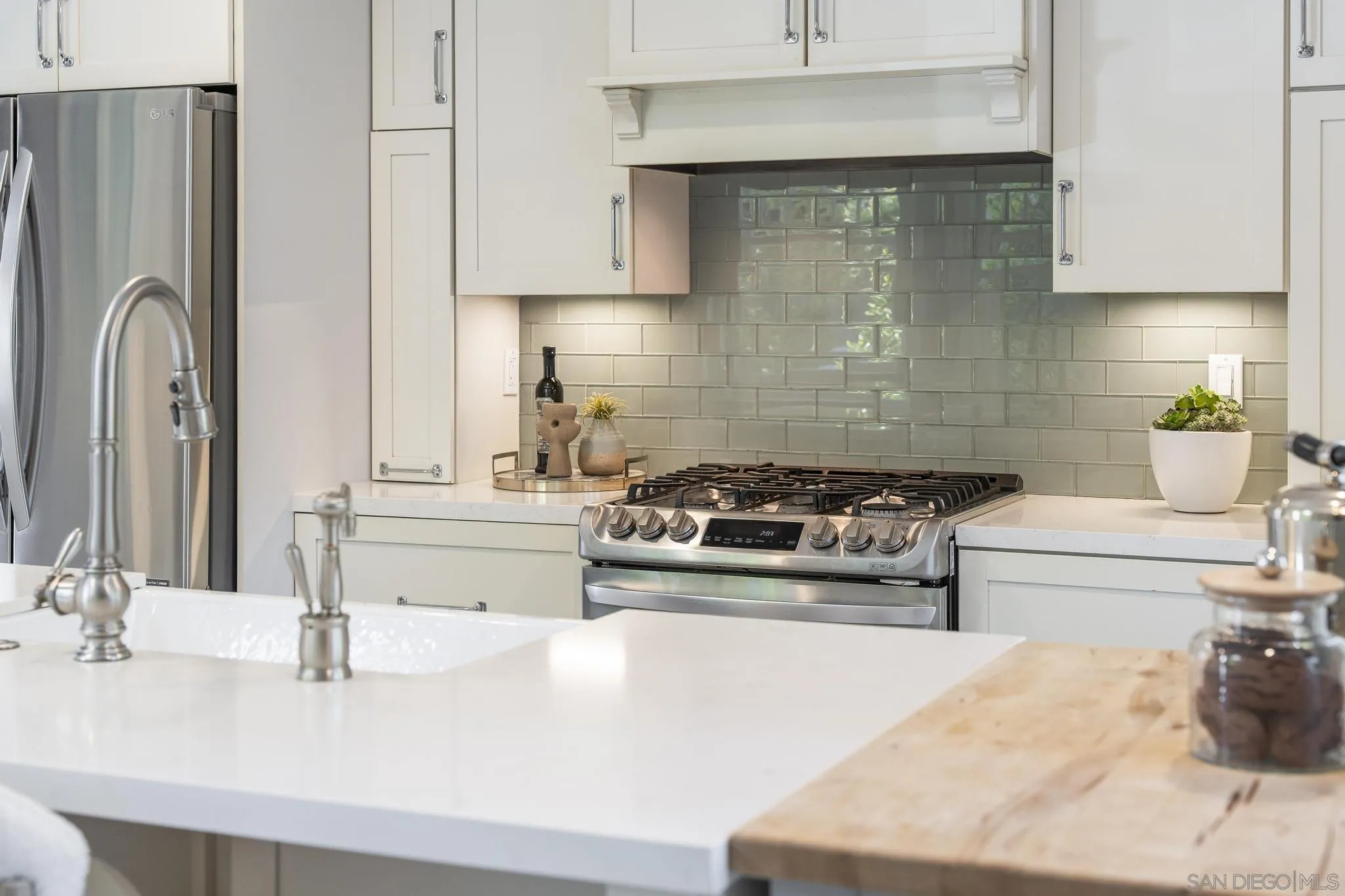 https://cdn.realtyfeed.com/cdn/127/260014619/8cfdfecd26ca3322ff60a845a92eccf0.webp