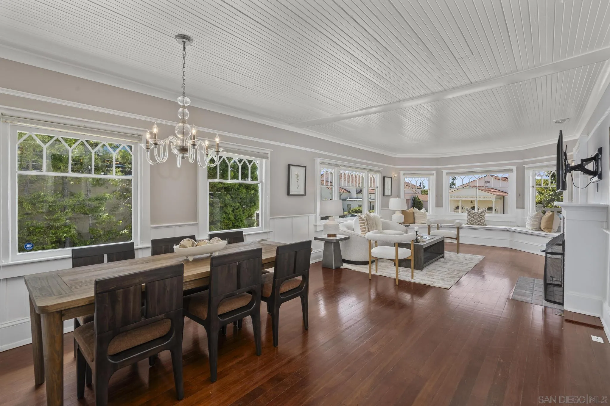 https://cdn.realtyfeed.com/cdn/127/260014619/947a5c06eb51ebdfb29b272f1b311be4.webp