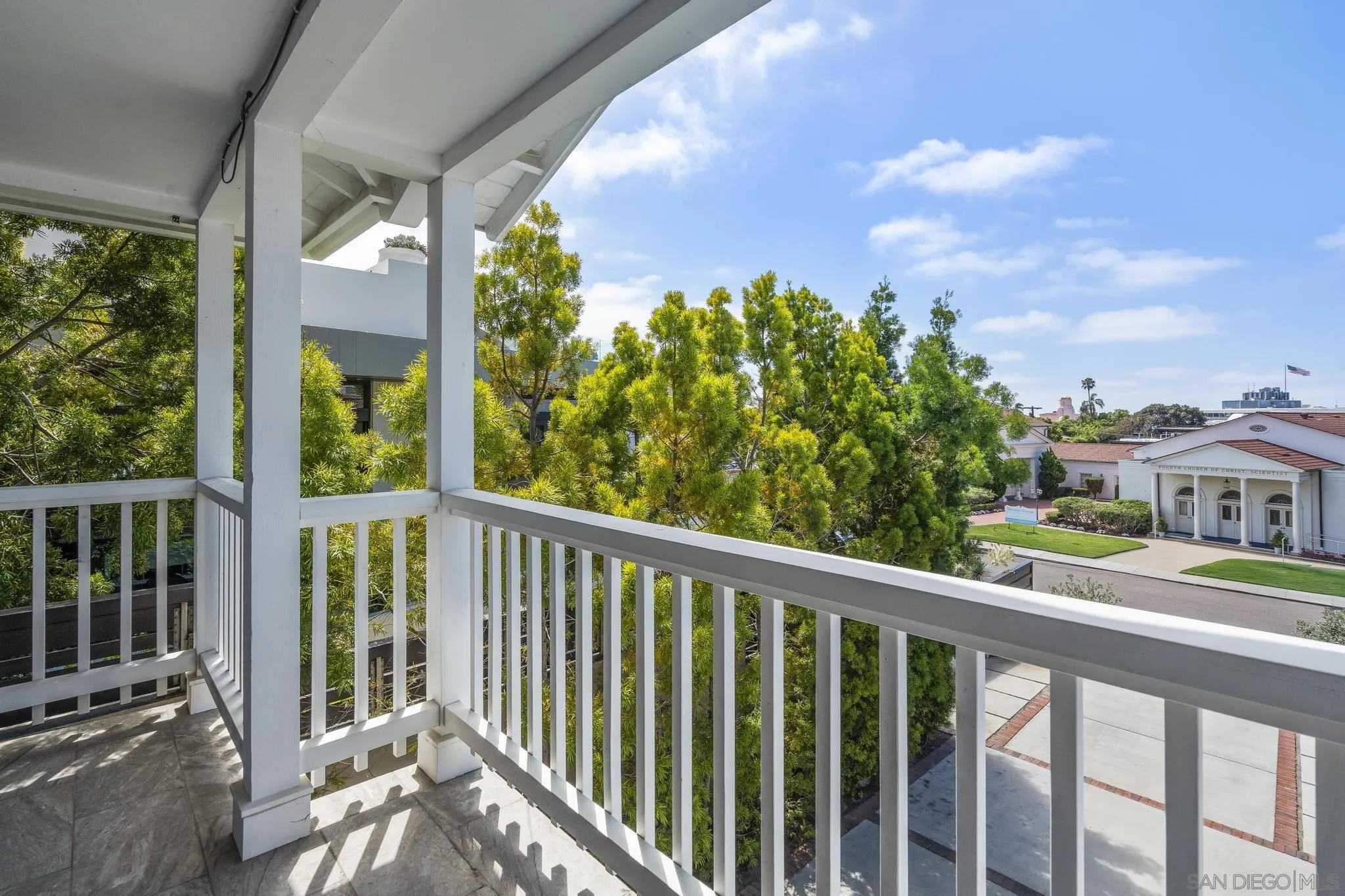 https://cdn.realtyfeed.com/cdn/127/260014619/9e81a510921845d83370d0219fb6fb1d.webp