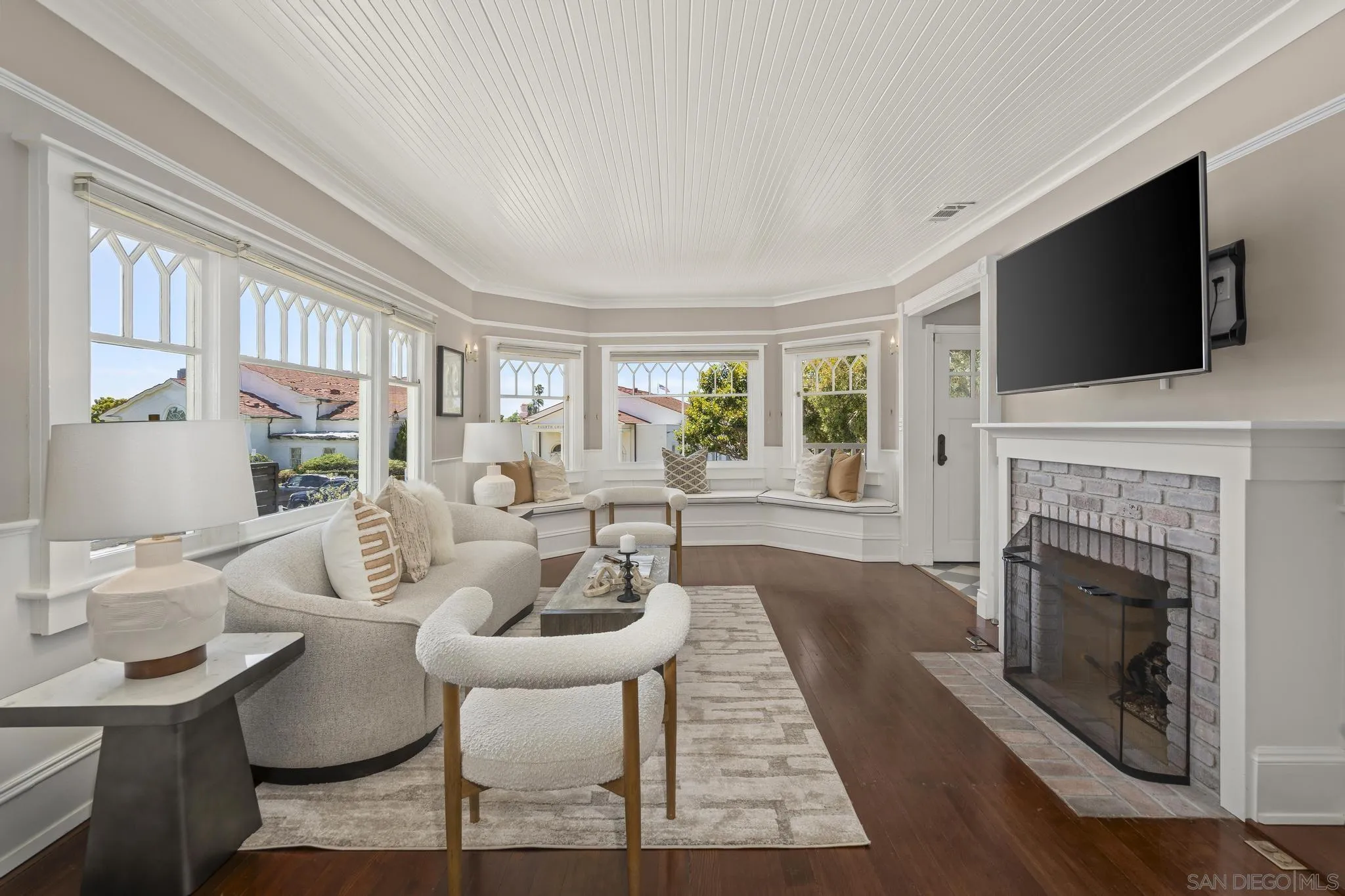 https://cdn.realtyfeed.com/cdn/127/260014619/c9adb1f99855fe7886791b5c0762fc92.webp