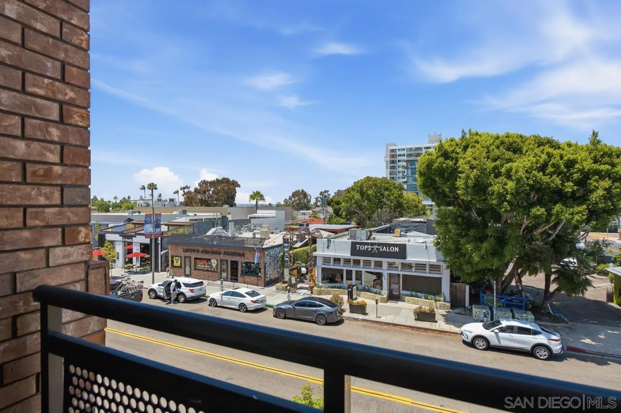 https://cdn.realtyfeed.com/cdn/127/260014620/311b6f7b42b4dc9c6d40958f4e4d718a.webp
