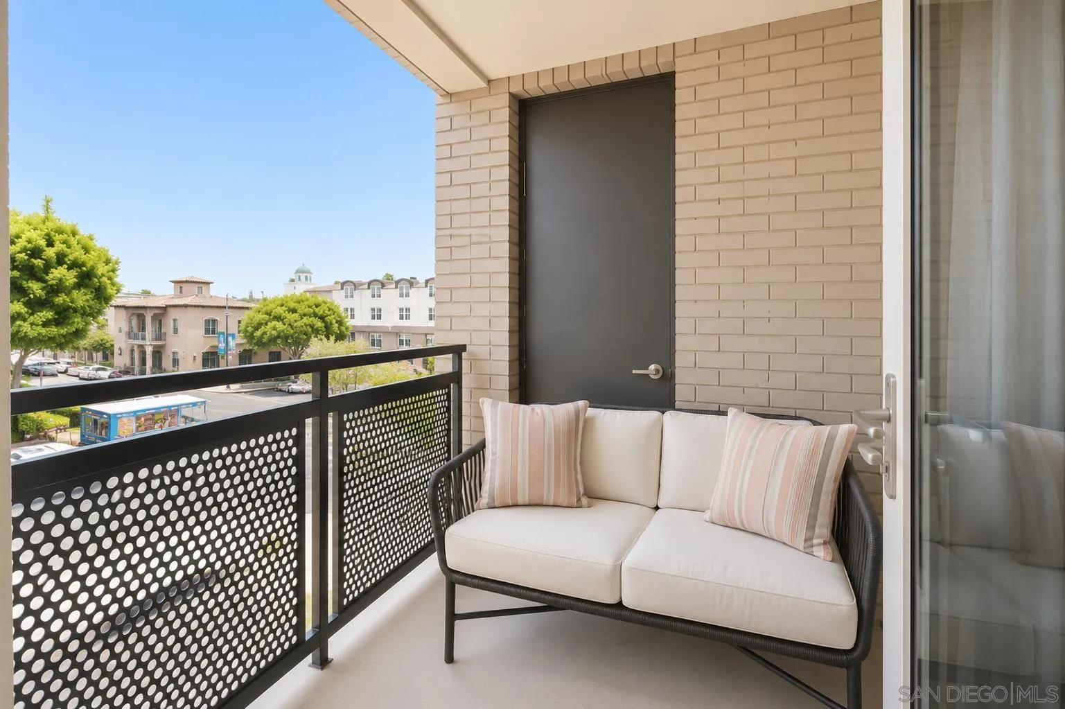 https://cdn.realtyfeed.com/cdn/127/260014620/39e7f01f49dbfcca019da961deed51d0.webp
