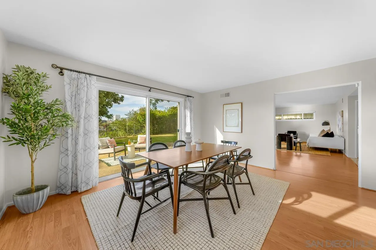 https://cdn.realtyfeed.com/cdn/127/260014624/37a65ff8d01ccd44c24b891091eea48f.webp