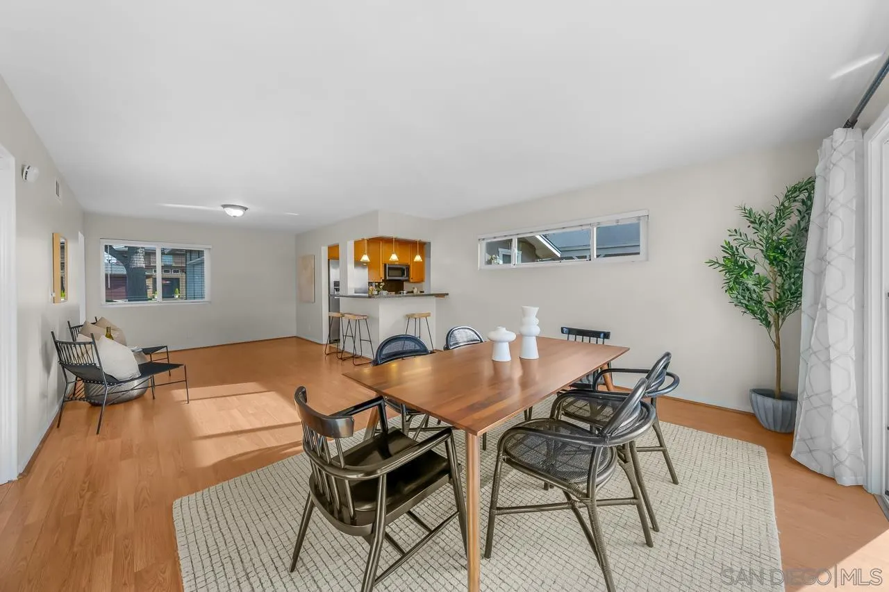 https://cdn.realtyfeed.com/cdn/127/260014624/4ee9648ac9cf0e943f0614cb1105bfe4.webp