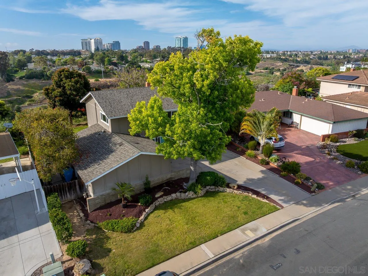 https://cdn.realtyfeed.com/cdn/127/260014624/55ab55e4860cb466752a560a6be7aab5.webp