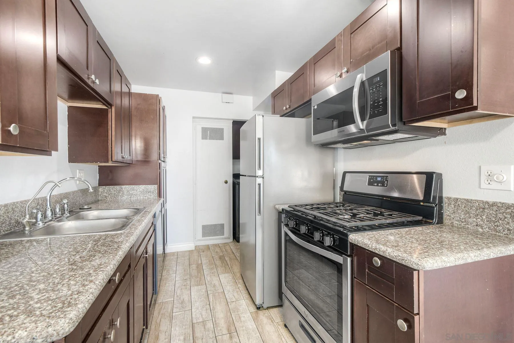 Photo #3: 260014634 Listing: Photo #3