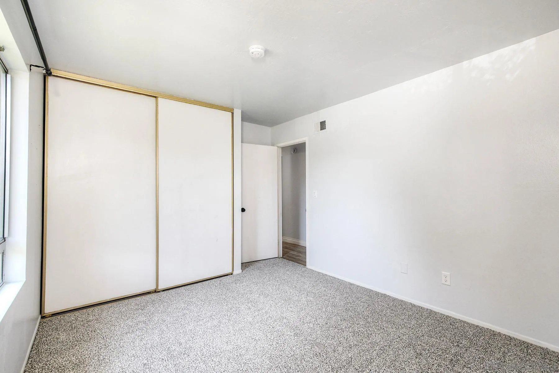 Photo #21: 260014634 Listing: Photo #21