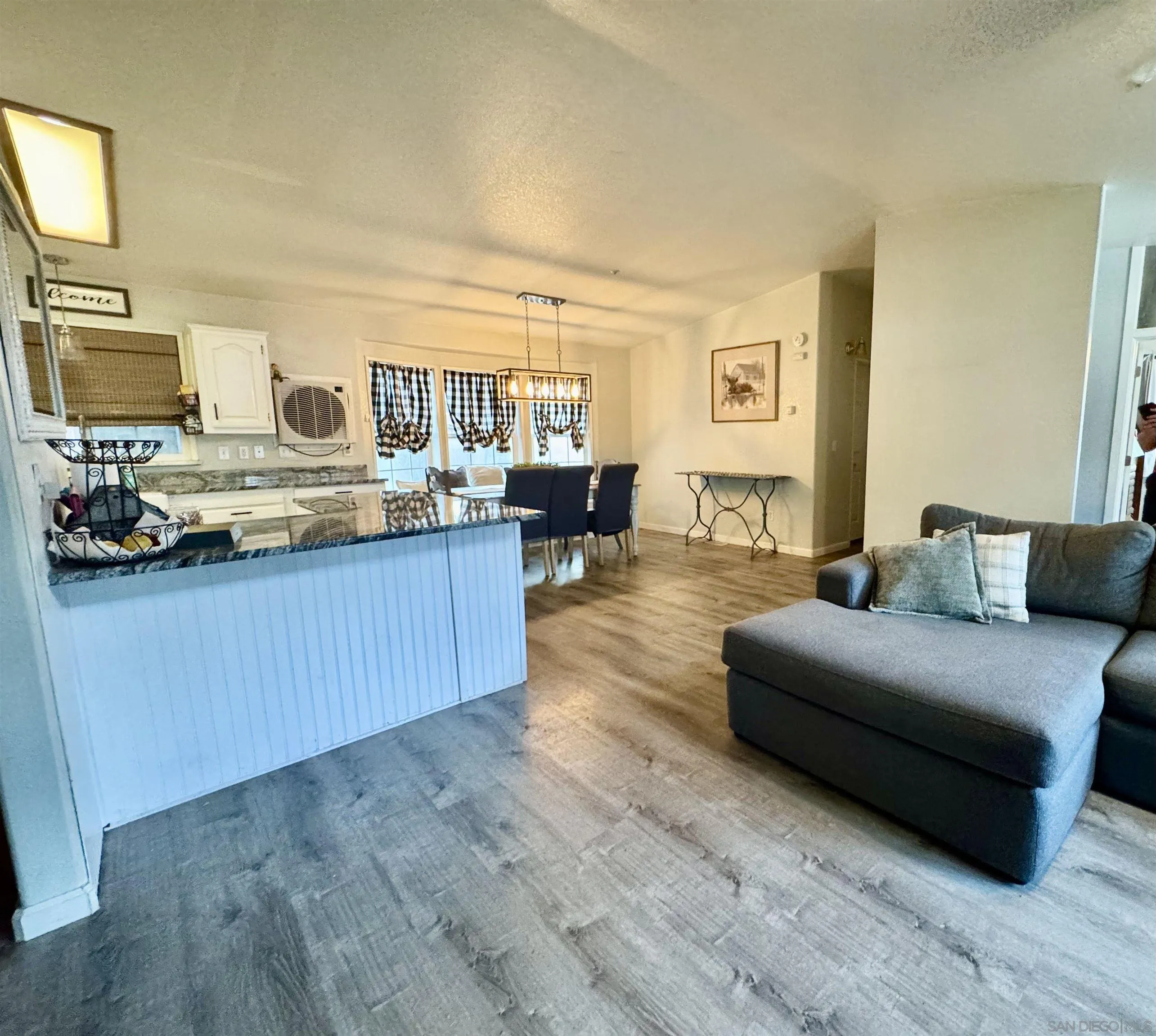 https://cdn.realtyfeed.com/cdn/127/260014661/2d51888ec04b24b7a04b93efb6a5fd41.webp