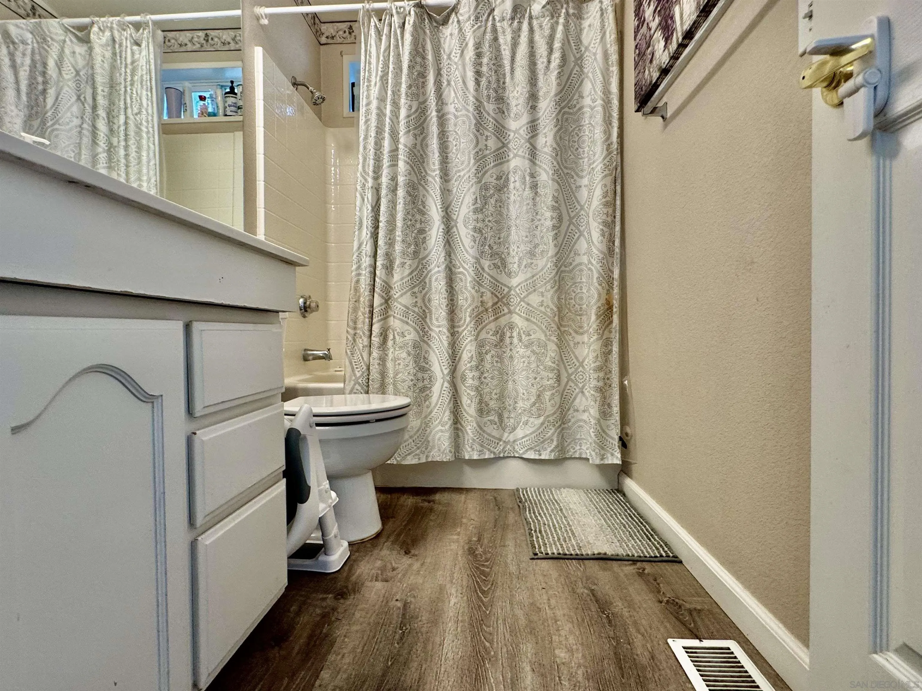 https://cdn.realtyfeed.com/cdn/127/260014661/994ca233560536646819214eceff6932.webp