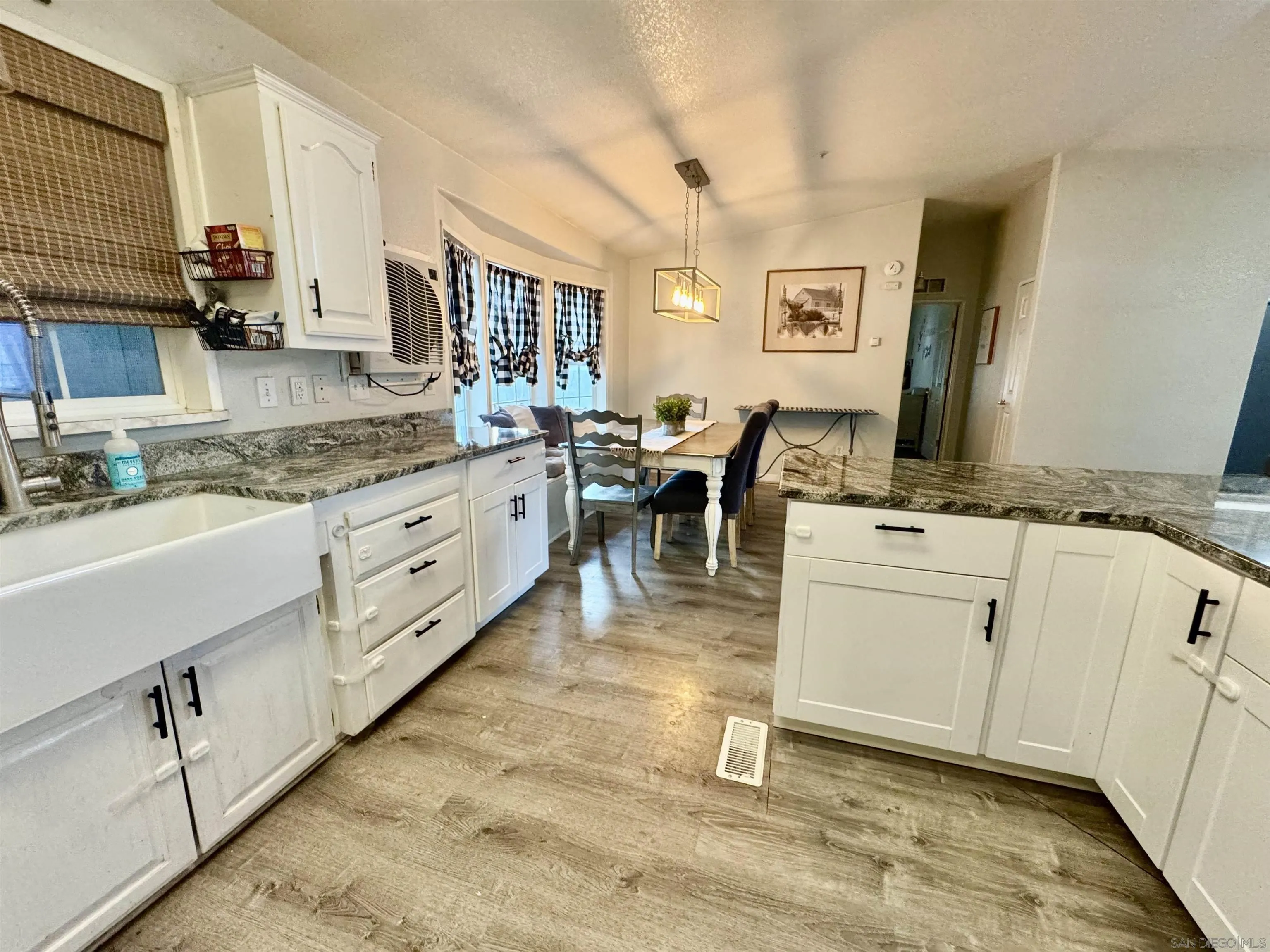 https://cdn.realtyfeed.com/cdn/127/260014661/a0c7adfd86f0d086673c7e70fd2aff65.webp