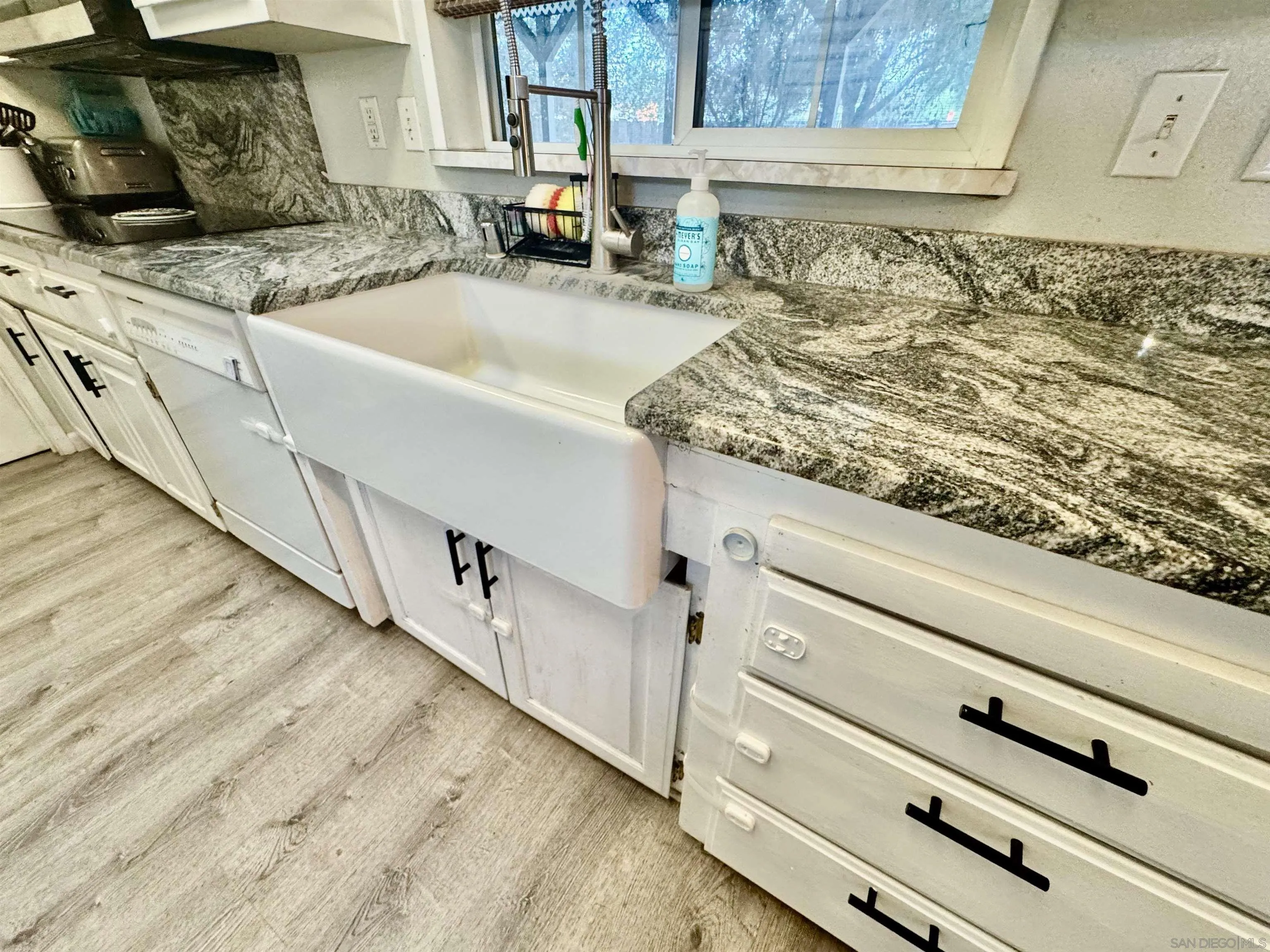 https://cdn.realtyfeed.com/cdn/127/260014661/e958ddcffe48bca3a329581d7dc76aa9.webp