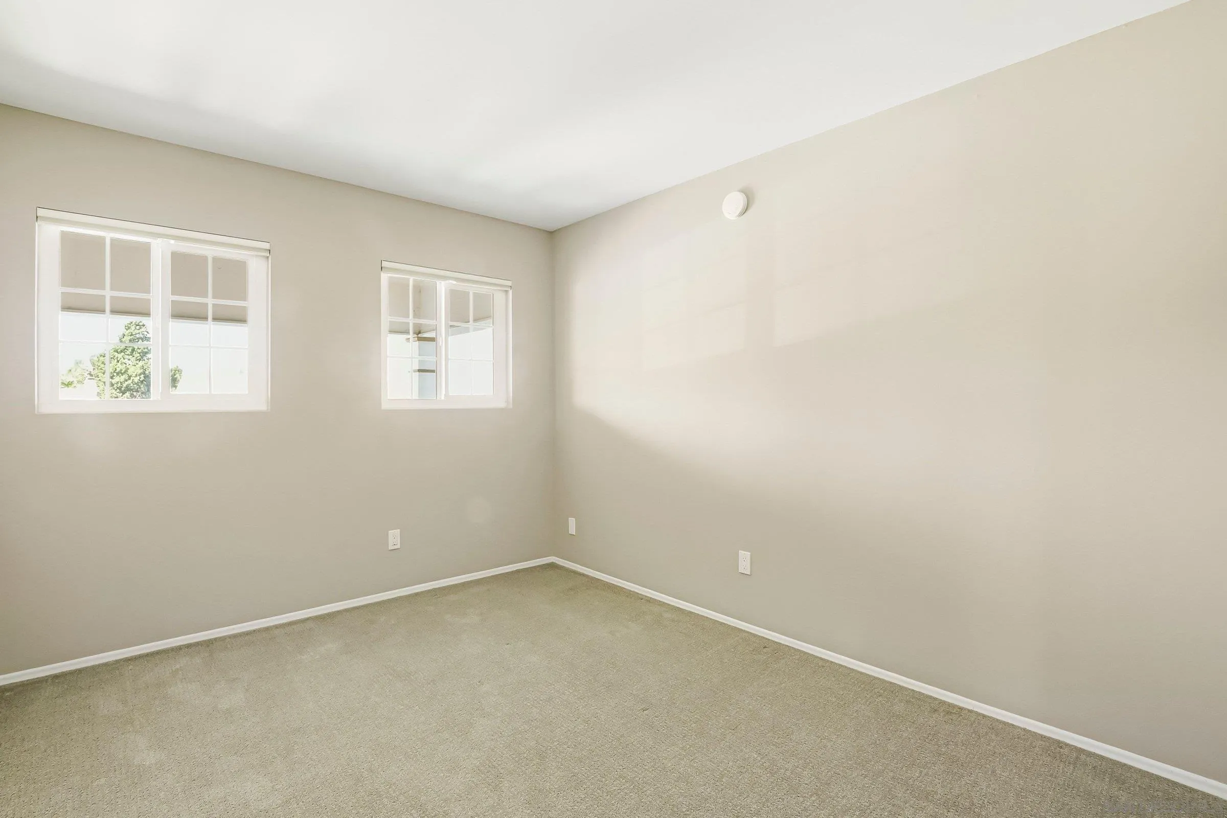 https://cdn.realtyfeed.com/cdn/127/260014675/070dfcd599ad6f7f1eb3aef10473f10b.webp