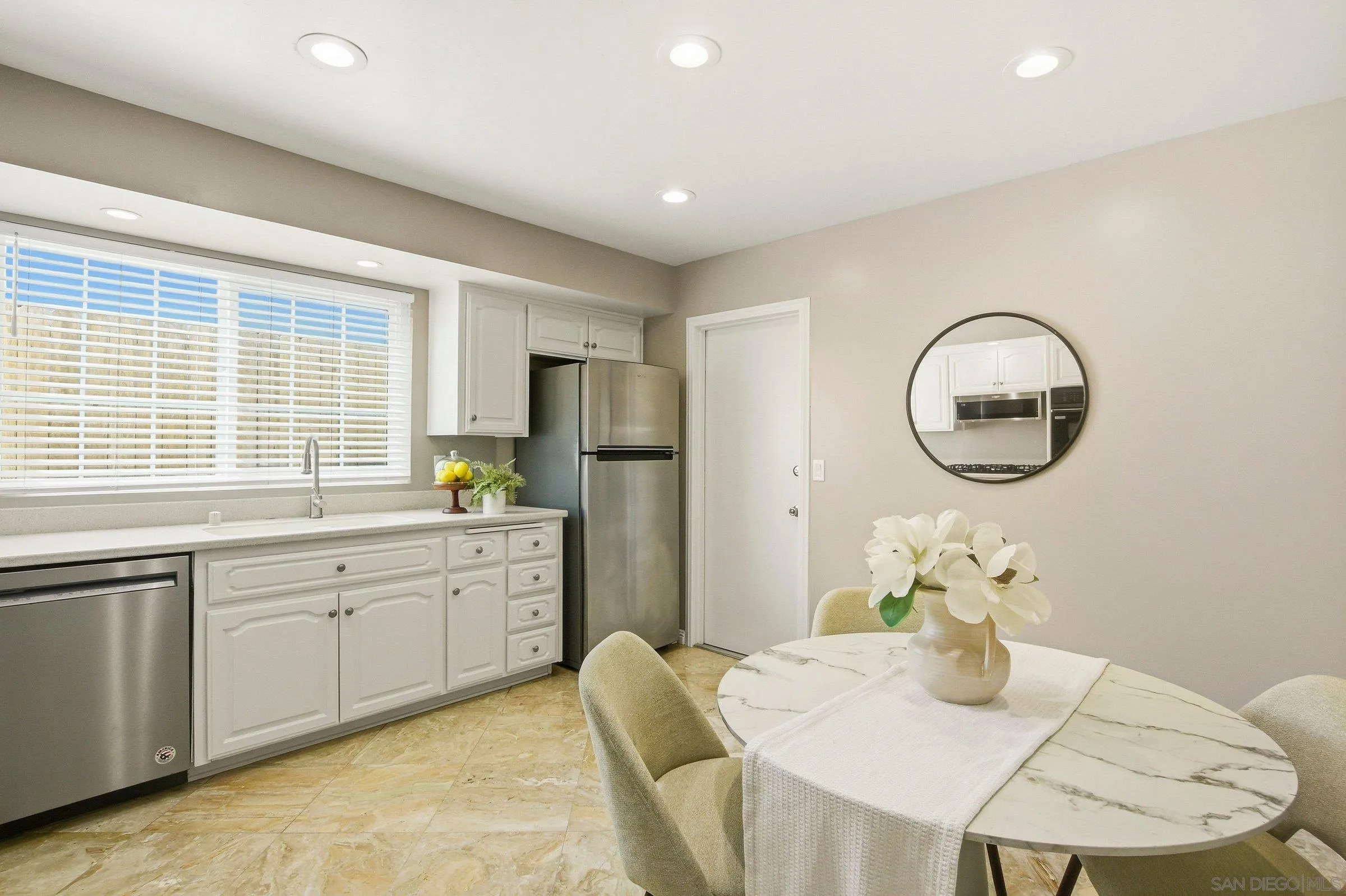 https://cdn.realtyfeed.com/cdn/127/260014675/1980379b7994f56176d75c624ddef542.webp