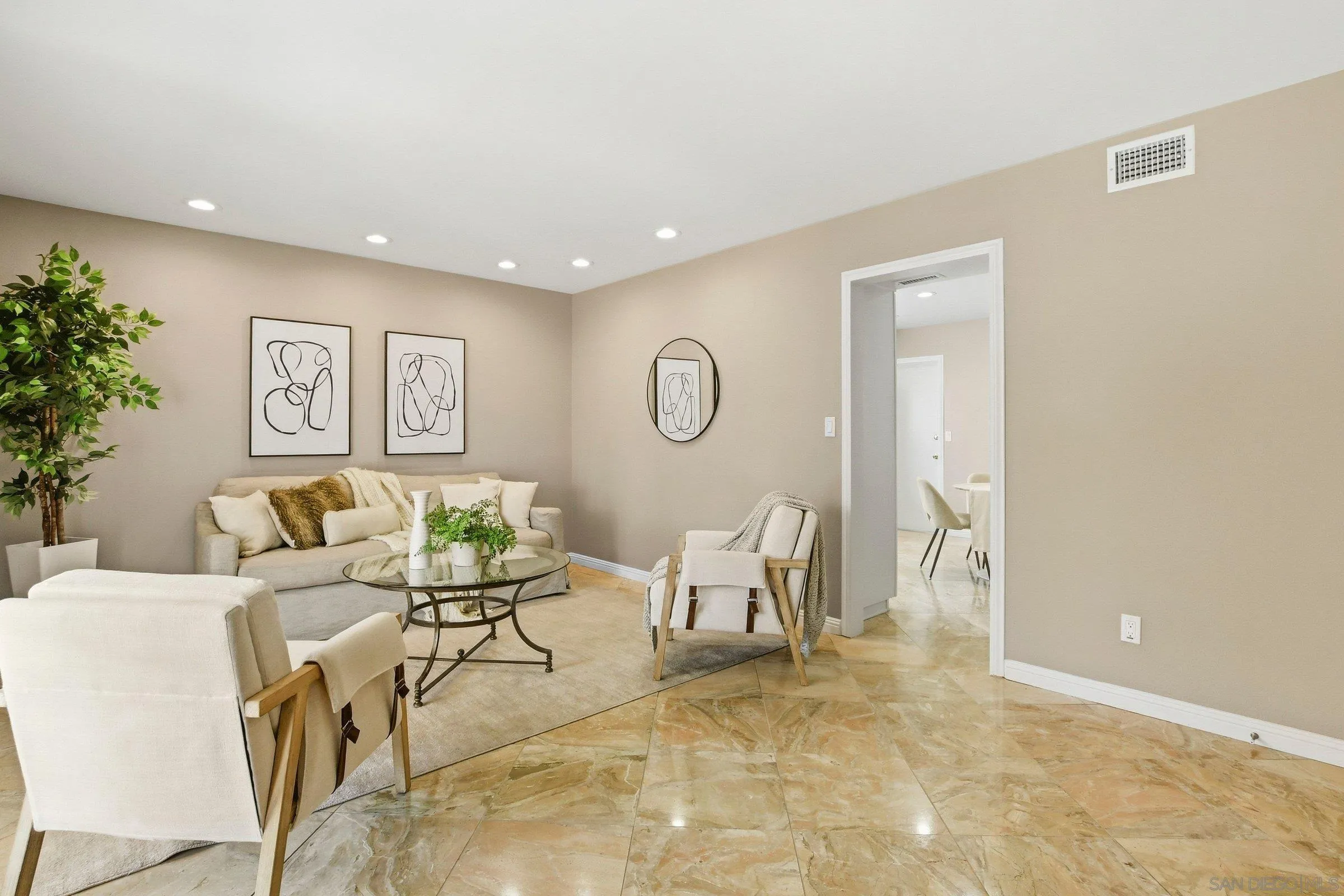 https://cdn.realtyfeed.com/cdn/127/260014675/35f7aed6ce2089727aec3d8d116b5ae5.webp