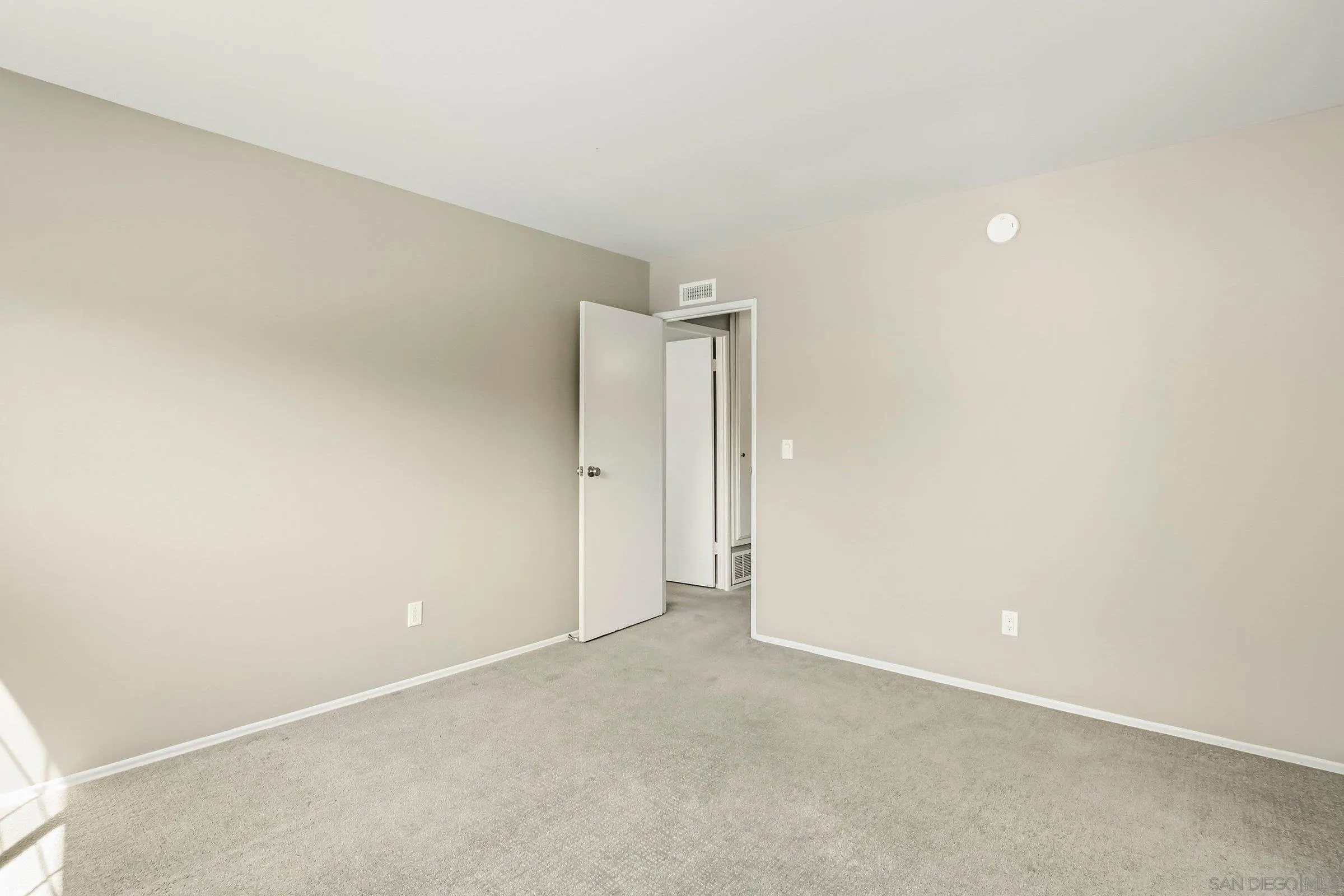 https://cdn.realtyfeed.com/cdn/127/260014675/a8f3c8b8eb981f751628e2206a68e9a0.webp