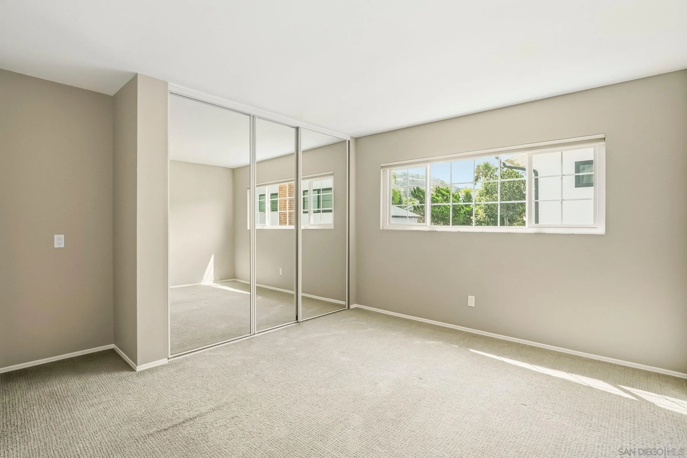 https://cdn.realtyfeed.com/cdn/127/260014675/abe51c8a8aca4fa1c152a59d77d9da8b.webp