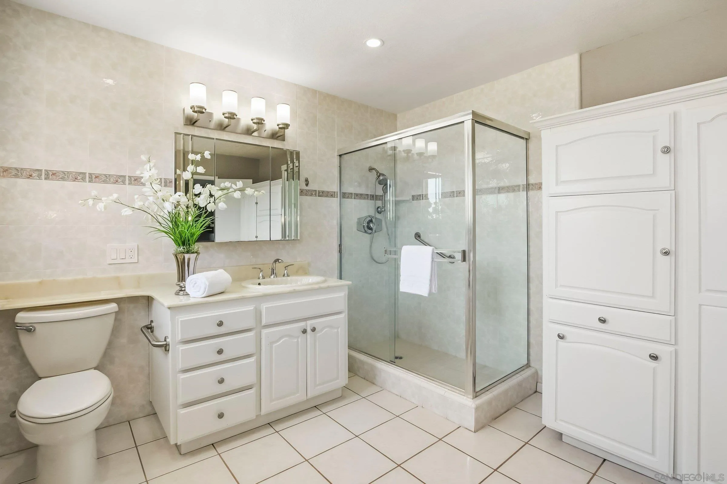 https://cdn.realtyfeed.com/cdn/127/260014675/b2f9b0aca0f5c9effb3b50276fffd5d1.webp