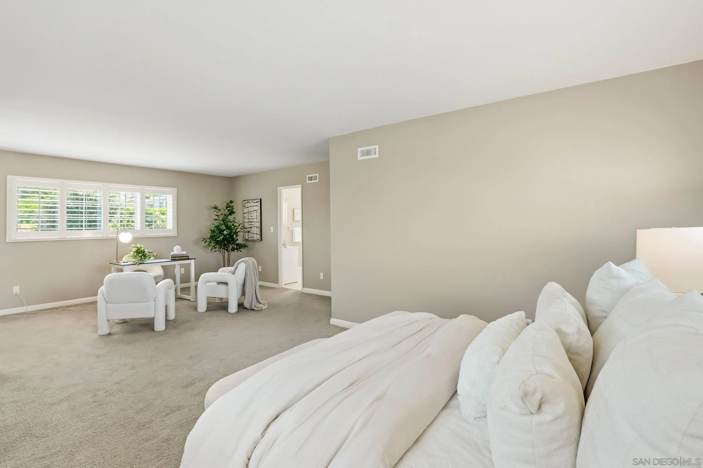 https://cdn.realtyfeed.com/cdn/127/260014675/effcf7c78d702405407e9184aaf4284b.webp