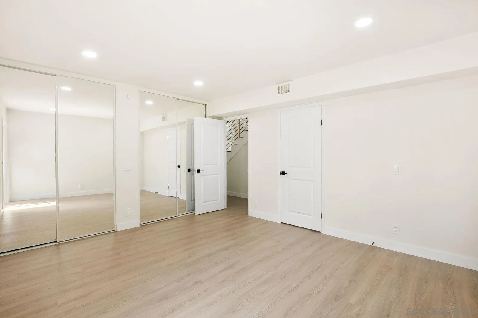 https://cdn.realtyfeed.com/cdn/127/260014679/19a240007d1b91ca19ef6ba22b42ce63.webp