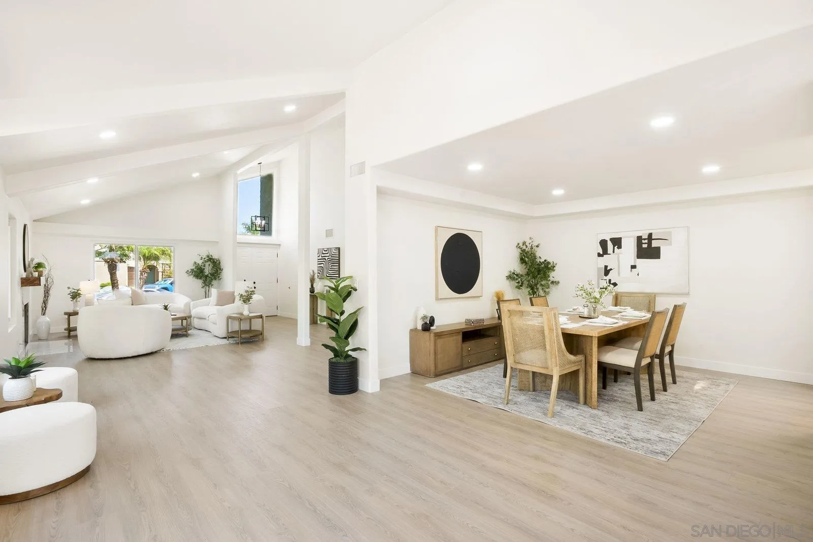 https://cdn.realtyfeed.com/cdn/127/260014679/1bfdfd395a806150199cfc563b696011.webp