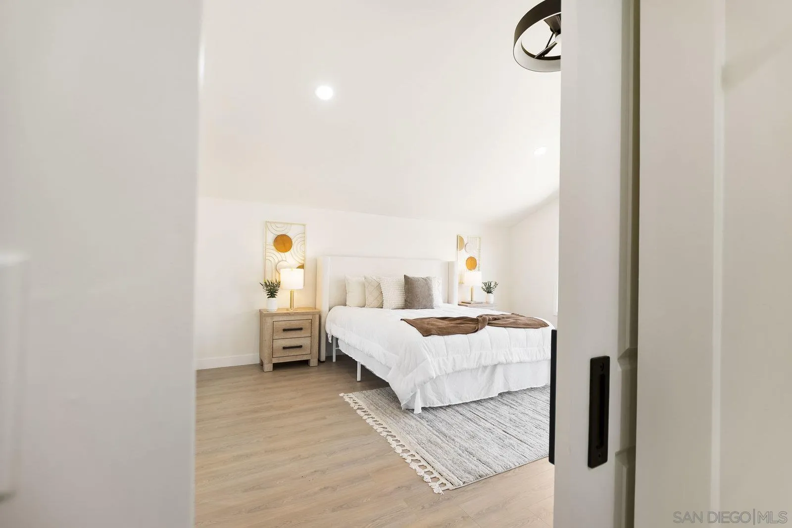 https://cdn.realtyfeed.com/cdn/127/260014679/44fc0f451240a927ea7f79d3ab184c3d.webp