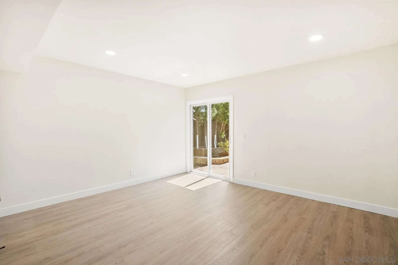 https://cdn.realtyfeed.com/cdn/127/260014679/5504512bedb1e66e67d77ed5546f05d0.webp