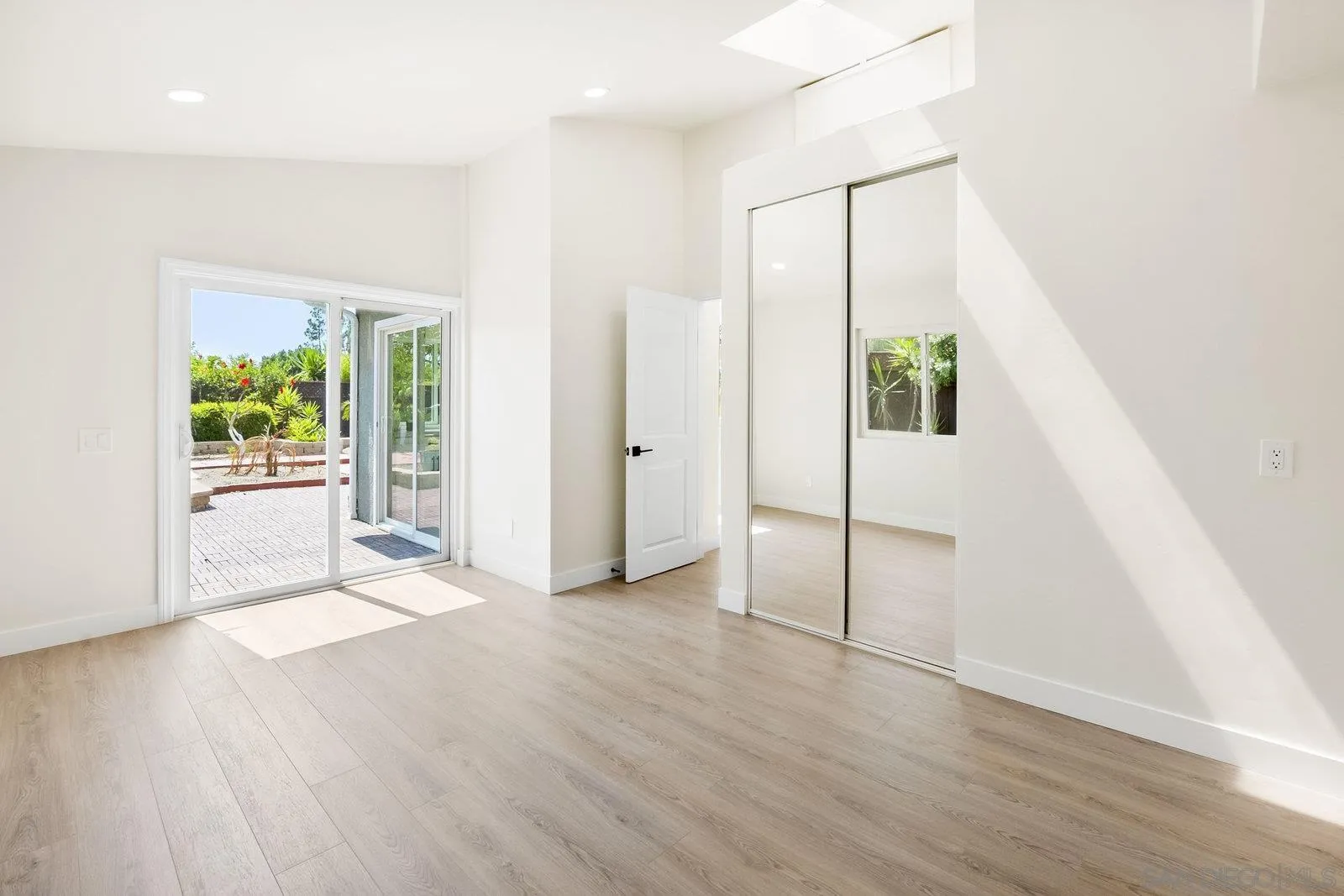 https://cdn.realtyfeed.com/cdn/127/260014679/96ec43296d4ad626f76aaa1b5830d7a9.webp