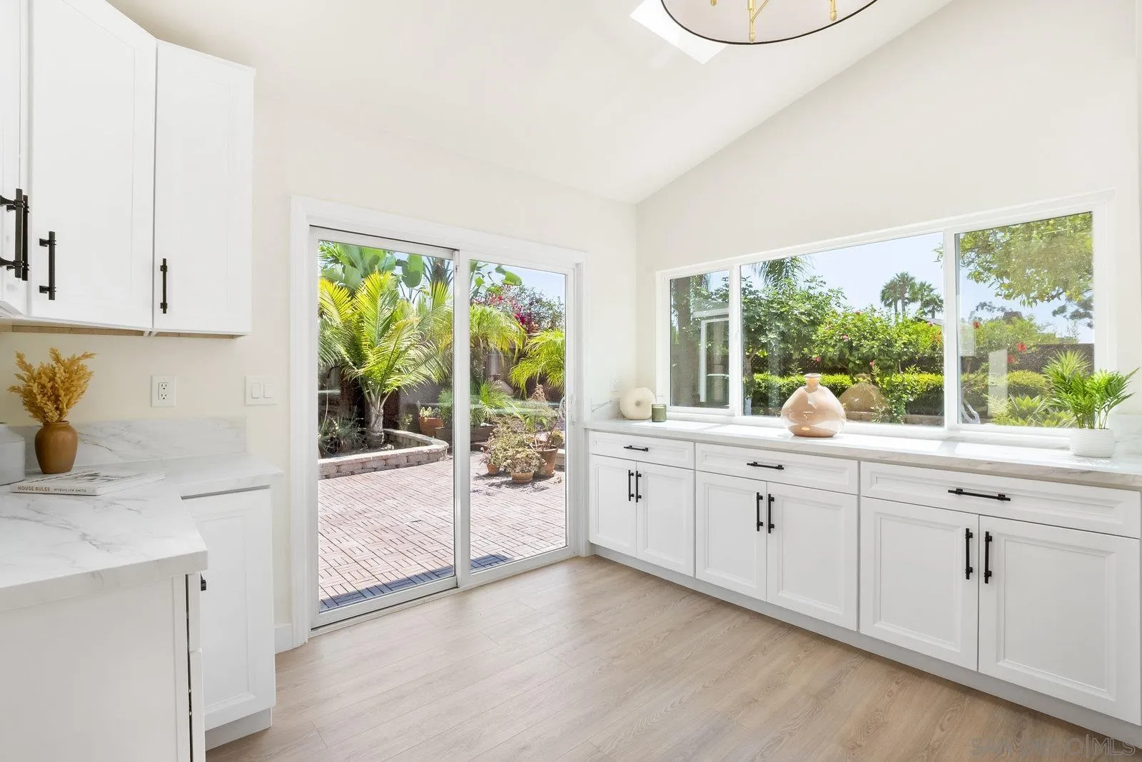 https://cdn.realtyfeed.com/cdn/127/260014679/c67dc0dadb725f877e11576f49109b36.webp