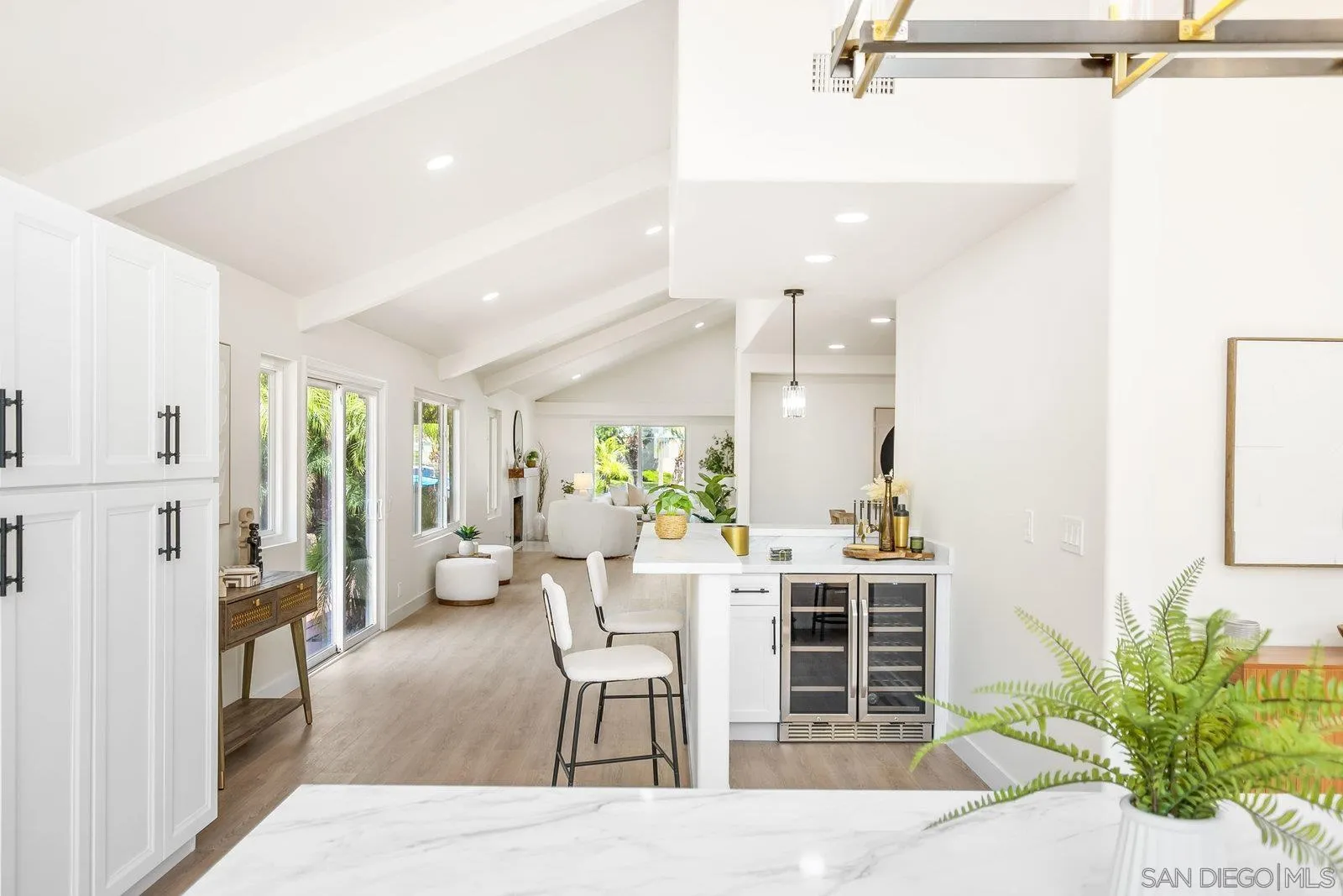 https://cdn.realtyfeed.com/cdn/127/260014679/d6dfaef7101aa12dc421d60cd75fc81c.webp