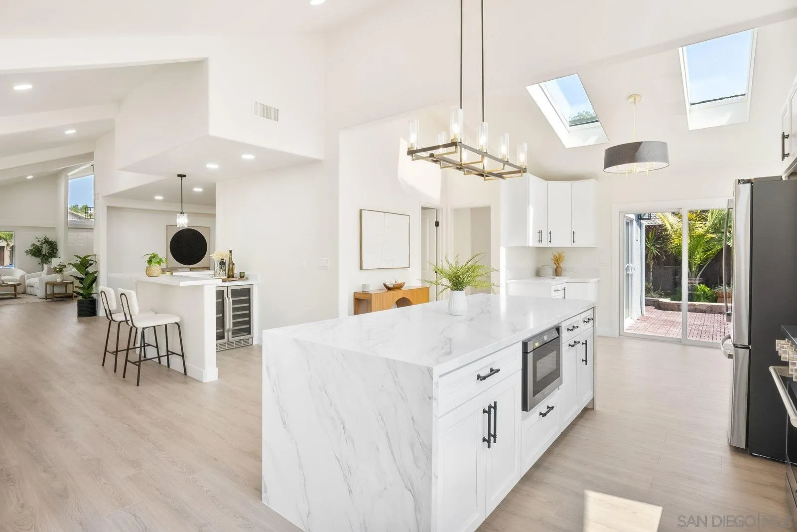 https://cdn.realtyfeed.com/cdn/127/260014679/f5ad266b2701dd2338cc5cf6ae8b1416.webp