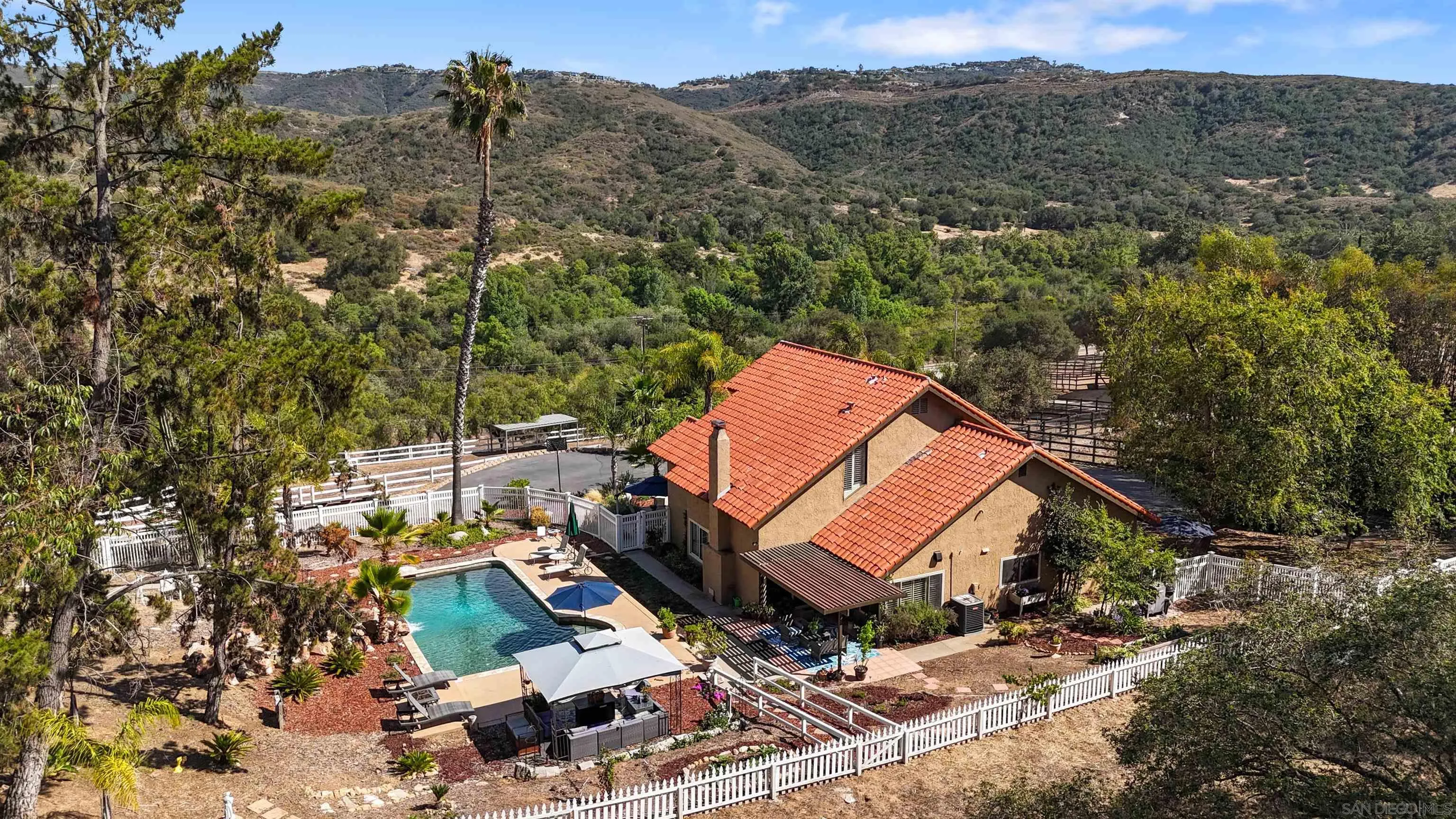 https://cdn.realtyfeed.com/cdn/127/260014680/1d44c504c90c26198b4bcb0c447e612a.webp