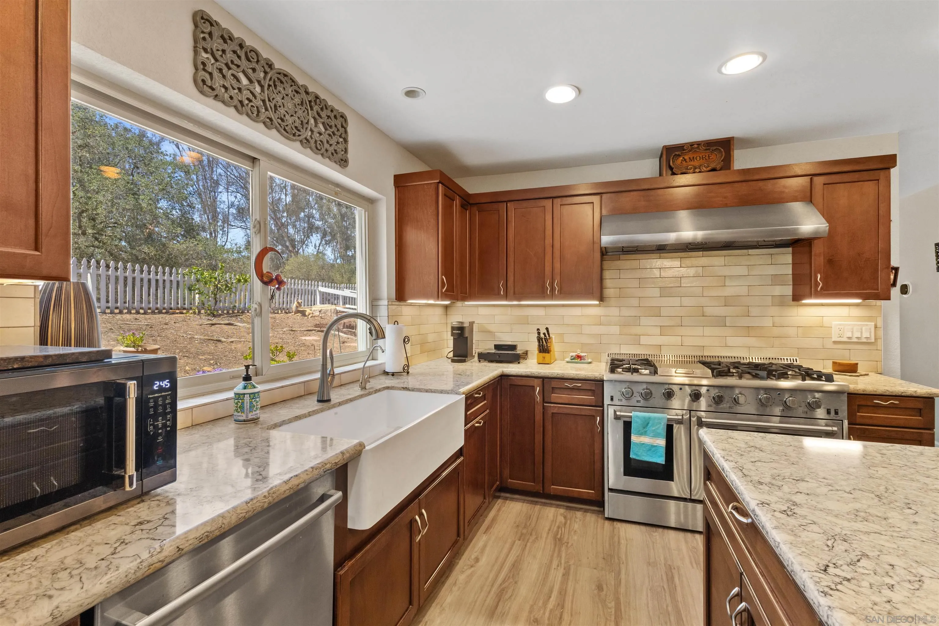 https://cdn.realtyfeed.com/cdn/127/260014680/adf13420e3cbdfa5f5b6896907faf461.webp