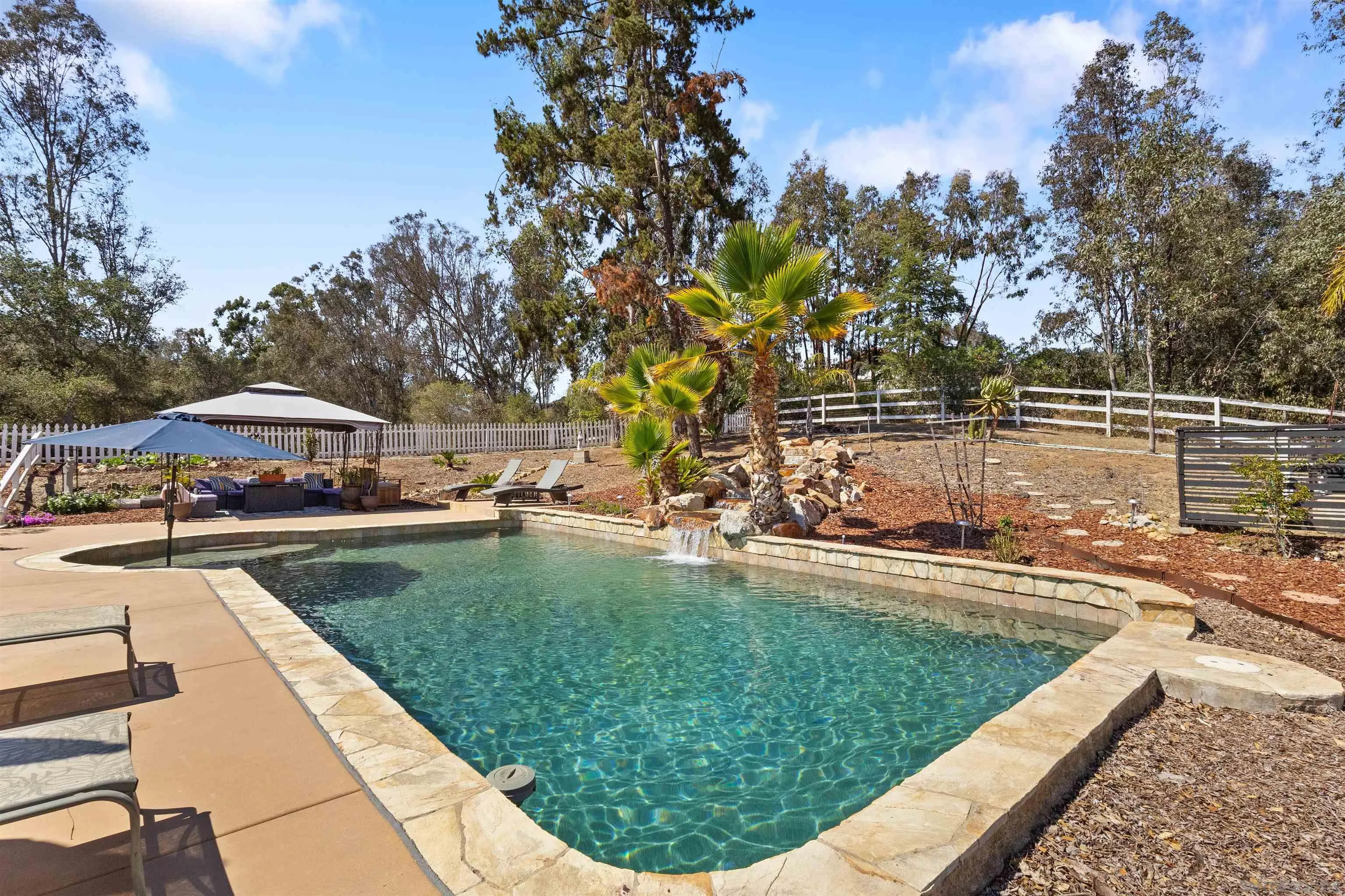https://cdn.realtyfeed.com/cdn/127/260014680/b77343325af99a1d6e065eea099c6129.webp