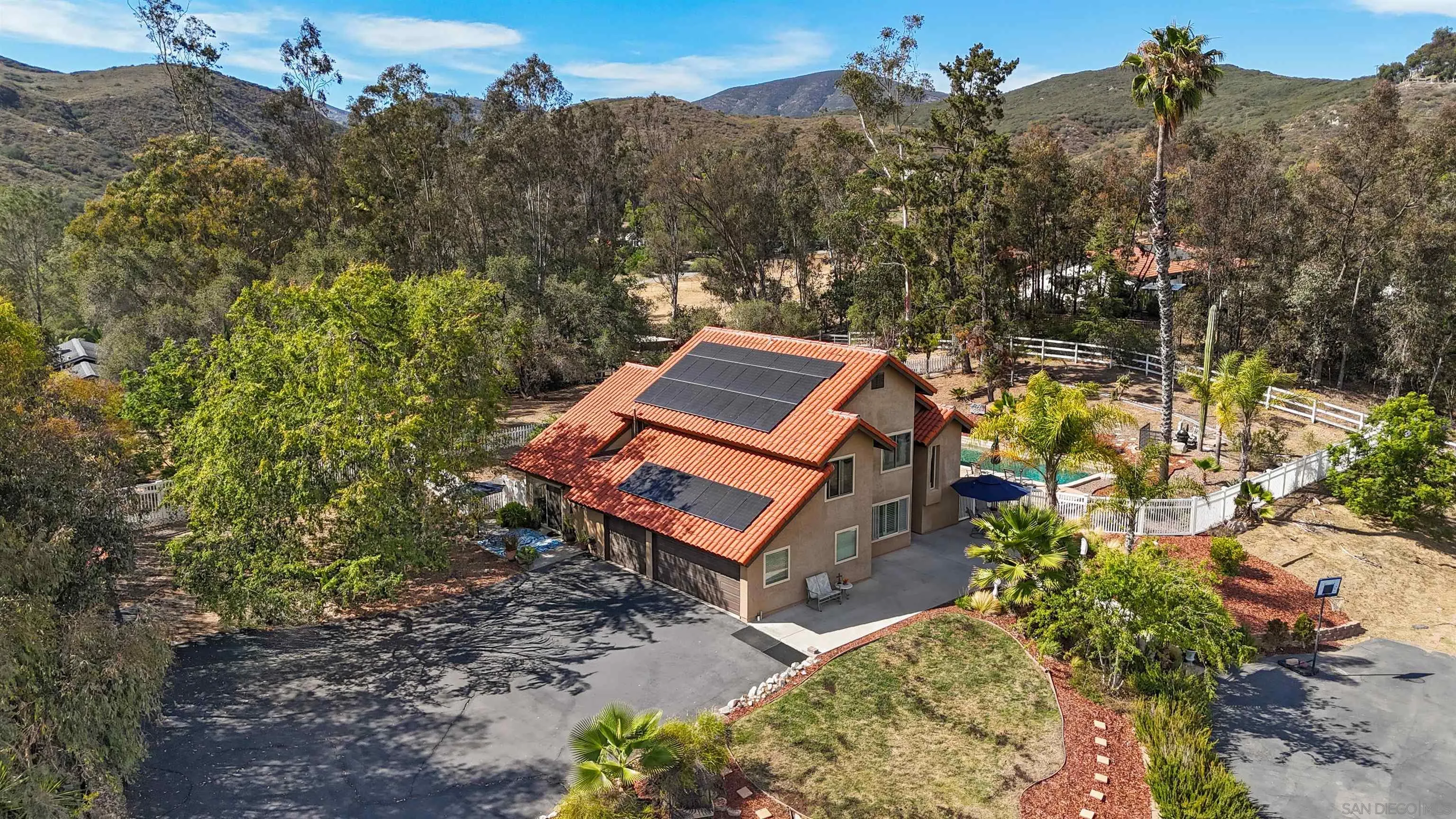 https://cdn.realtyfeed.com/cdn/127/260014680/f1992d0c490ef0518e59a5c2afd7eea1.webp