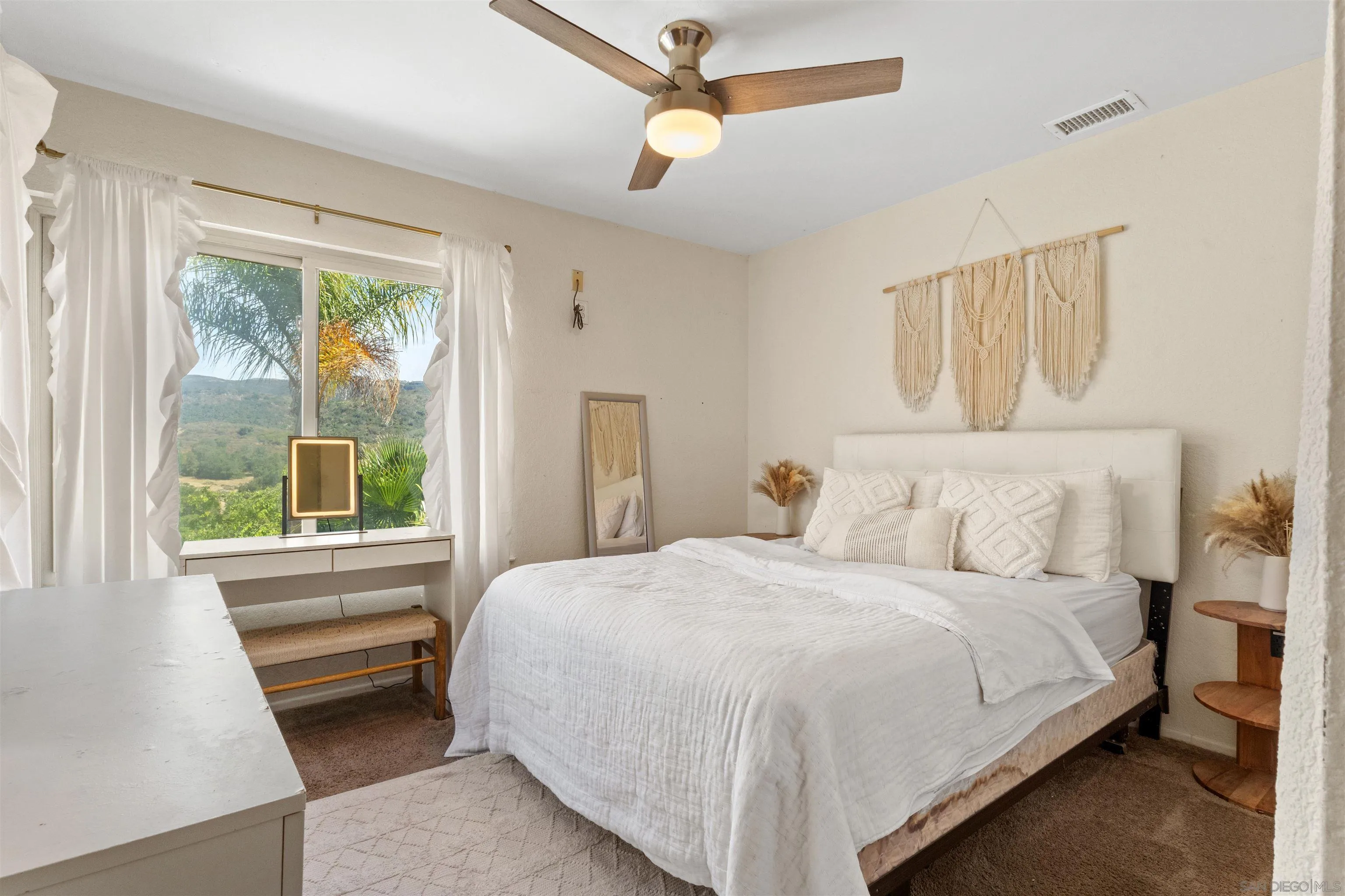https://cdn.realtyfeed.com/cdn/127/260014680/fbb074c0dc9fe65acad259b33df05a69.webp