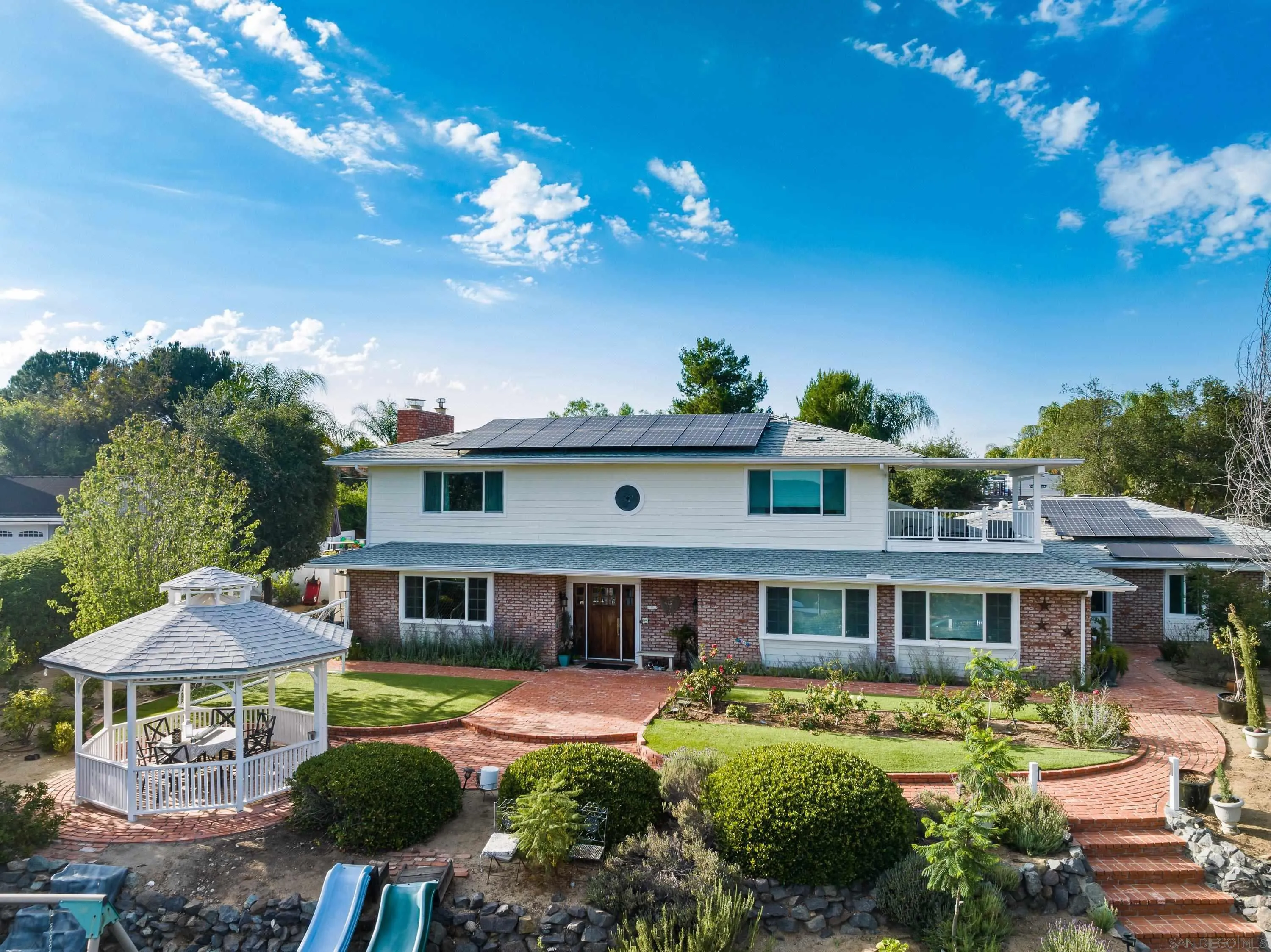 https://cdn.realtyfeed.com/cdn/127/260014682/2ee16431357db3b54480de07aa27f312.webp