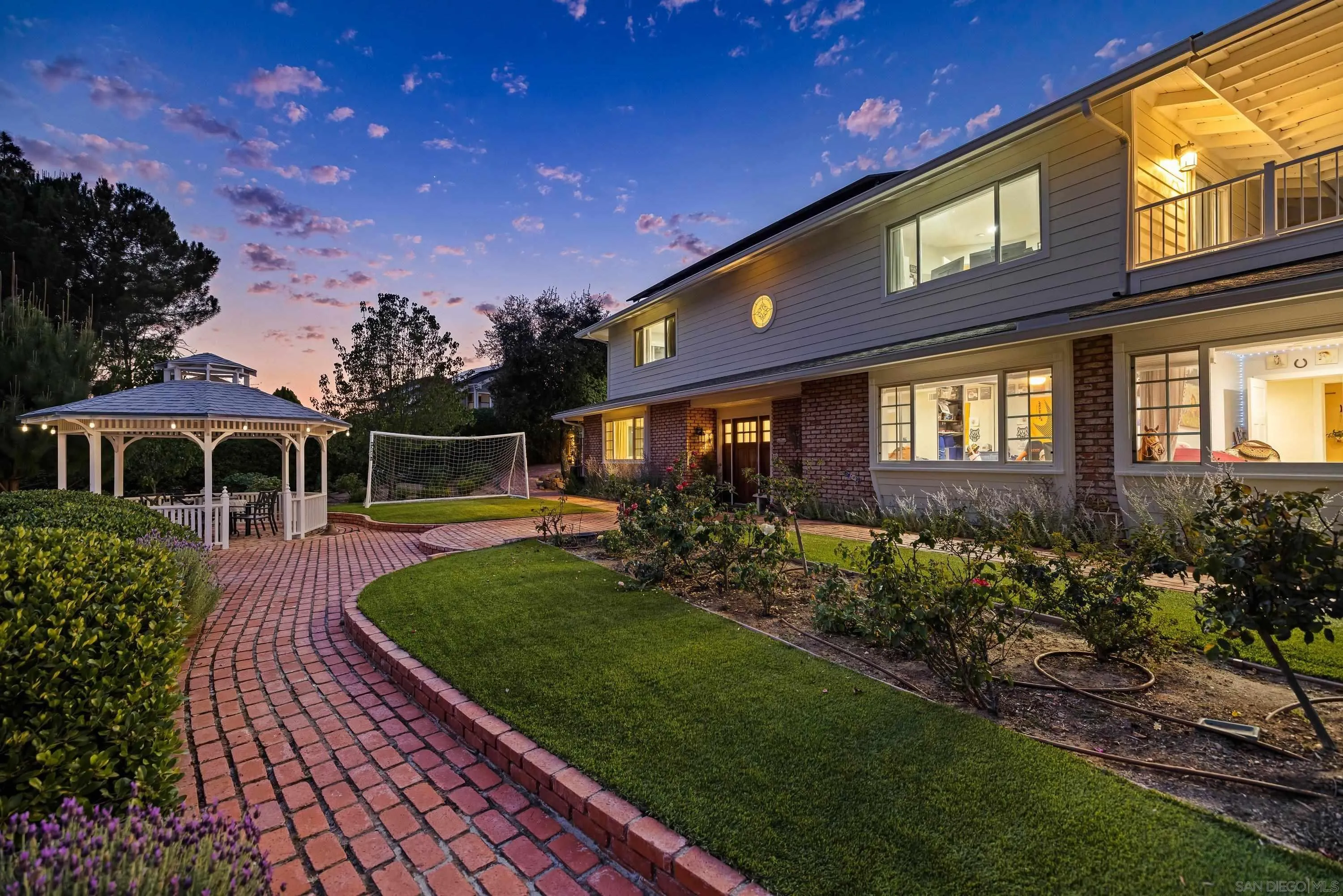 https://cdn.realtyfeed.com/cdn/127/260014682/34d8bd240e2c8b1717d94380f9f832ff.webp
