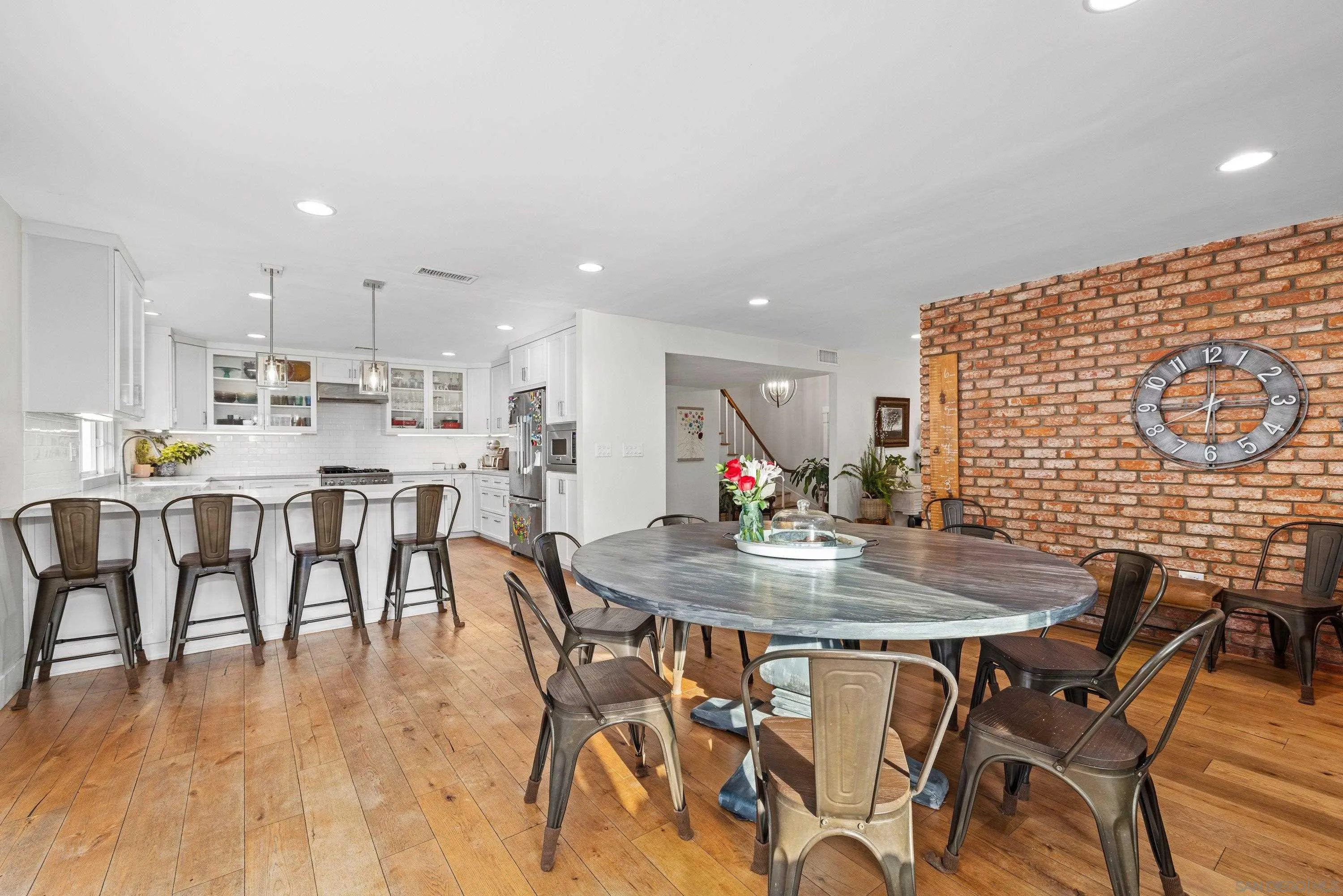https://cdn.realtyfeed.com/cdn/127/260014682/8568a8ea9e7aca13c09d645204bca71f.webp