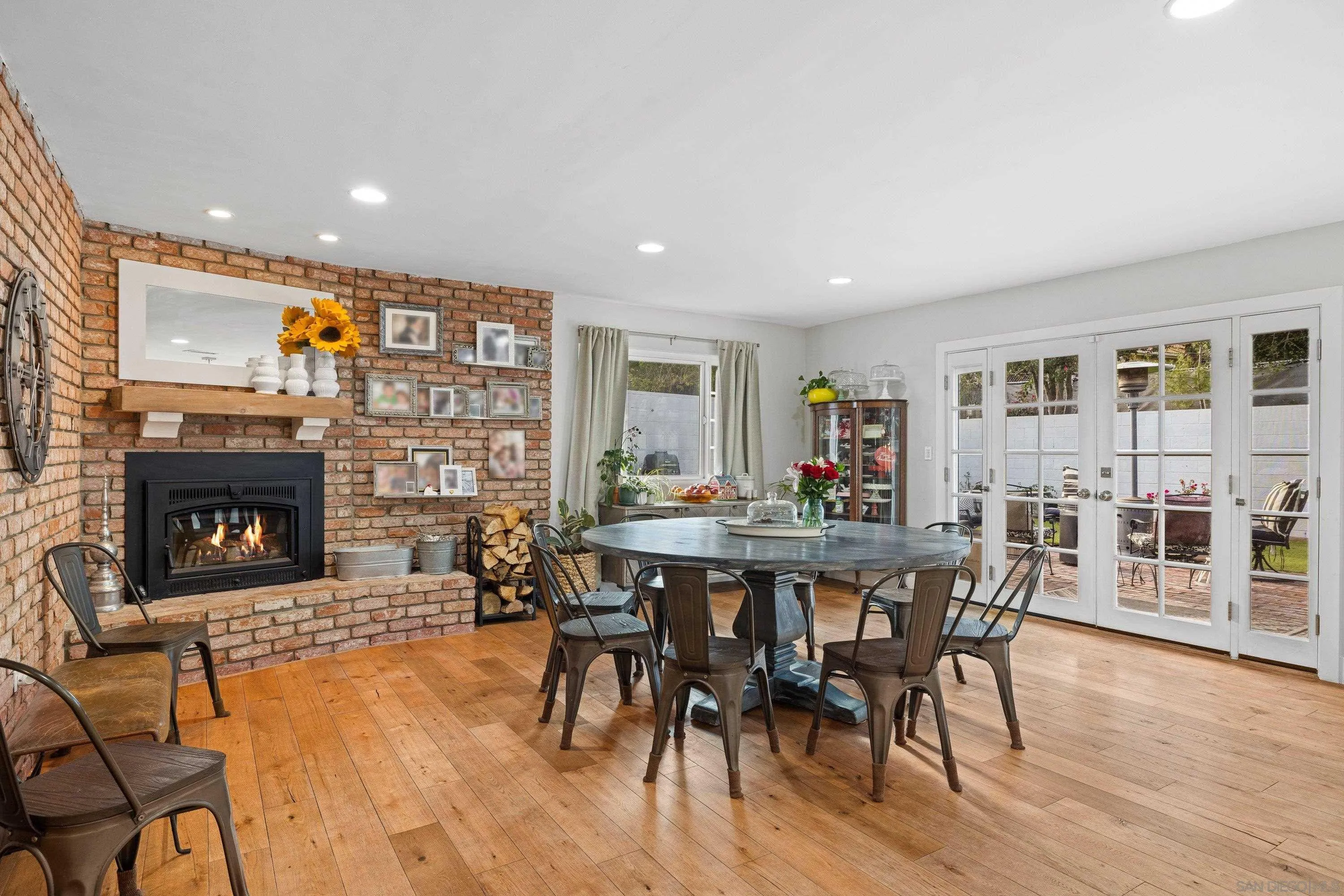 https://cdn.realtyfeed.com/cdn/127/260014682/b583688f122996e045b8eb361fb9683c.webp