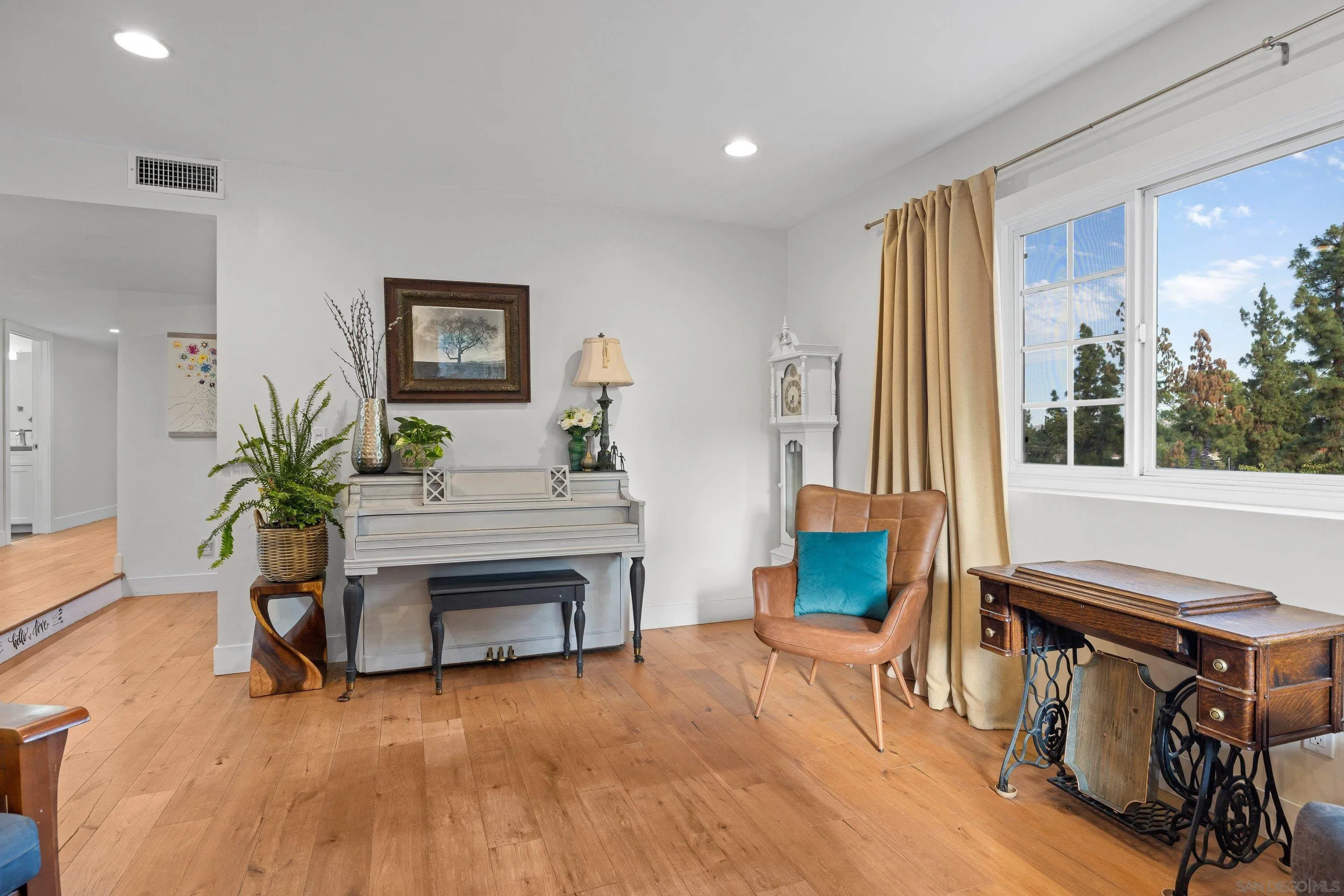 https://cdn.realtyfeed.com/cdn/127/260014682/bafc3f633147b6ef31540eeee1cb716b.webp