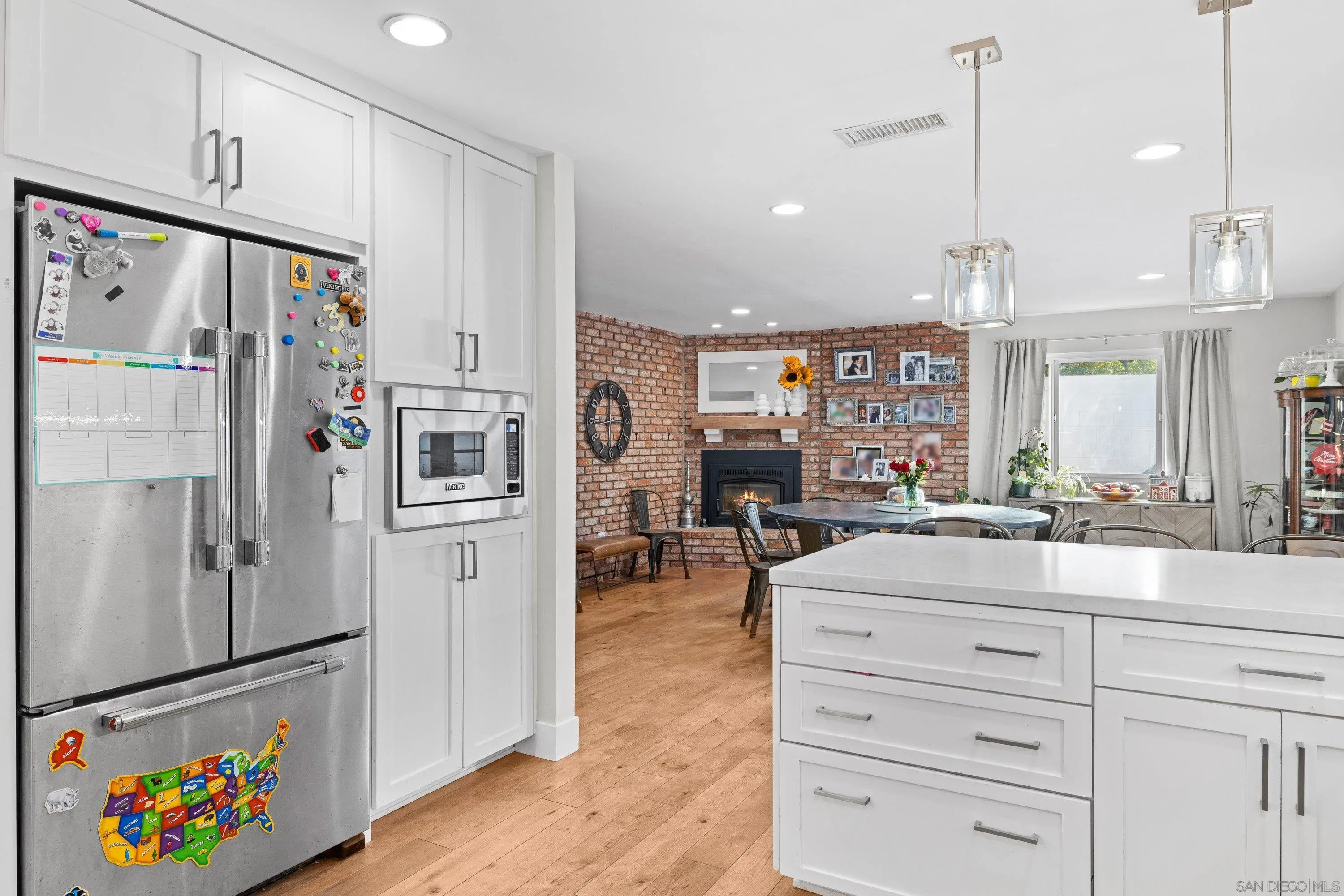 https://cdn.realtyfeed.com/cdn/127/260014682/e08854f09ba94545a631db9dad982bd4.webp
