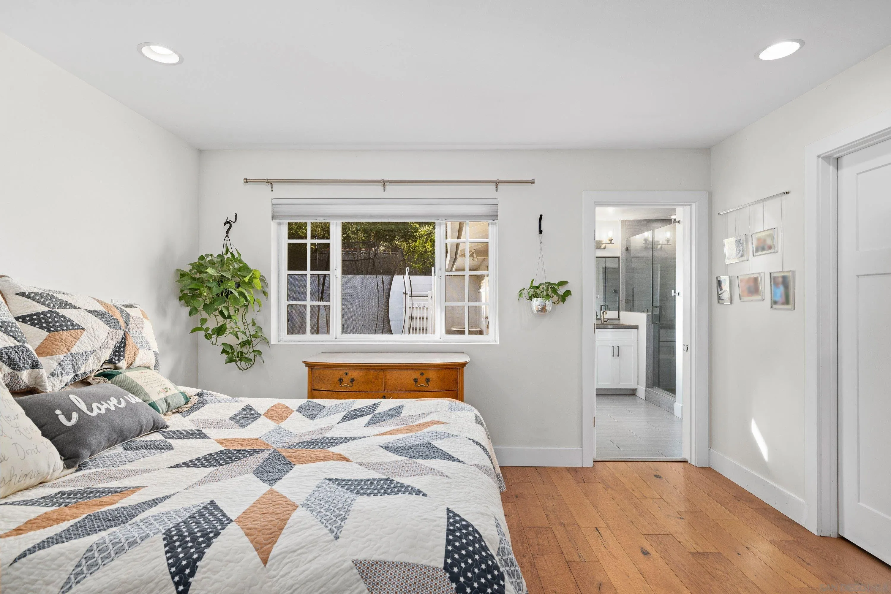 https://cdn.realtyfeed.com/cdn/127/260014682/e22c646919ea8f2f6a6a8857b78f537f.webp