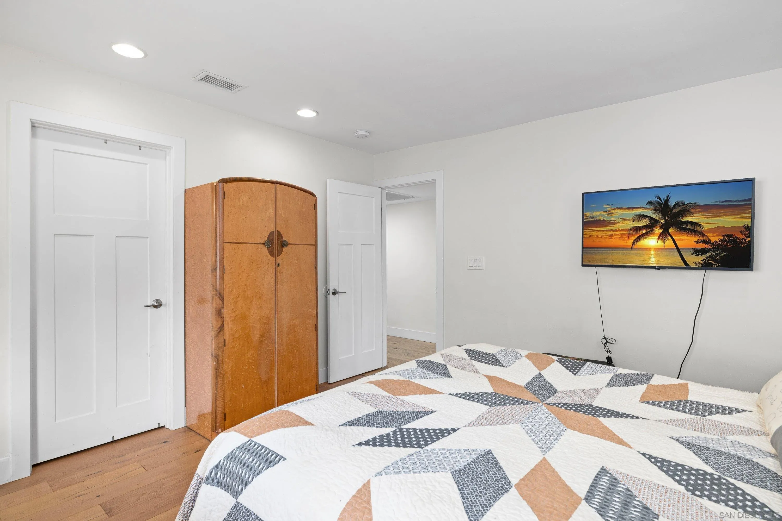 https://cdn.realtyfeed.com/cdn/127/260014682/edf75fc85e2ff83ccc1c93651dc38fa2.webp