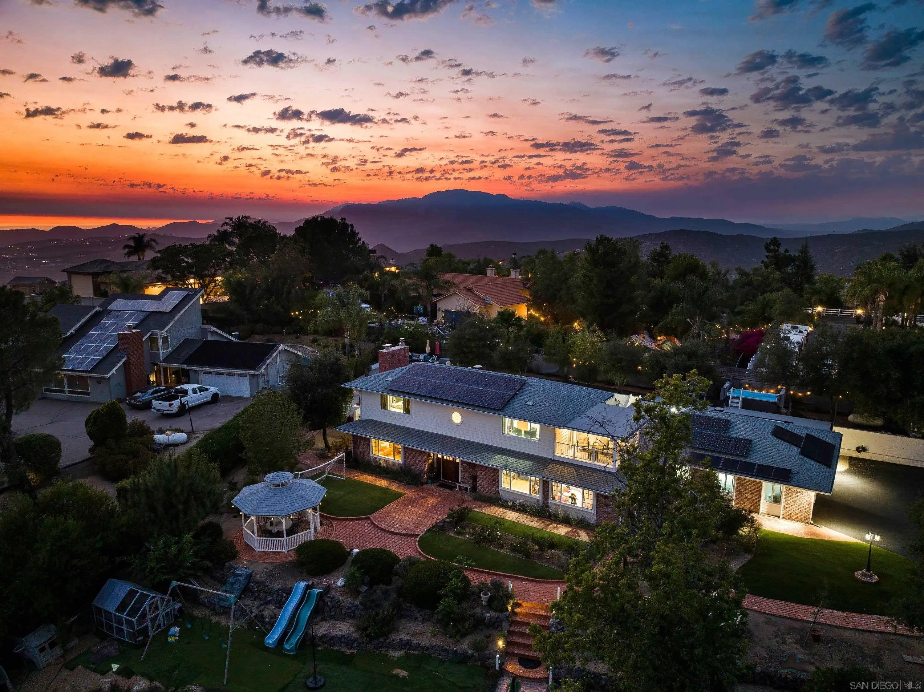 https://cdn.realtyfeed.com/cdn/127/260014682/f234617d998708411993bc8616a4583b.webp